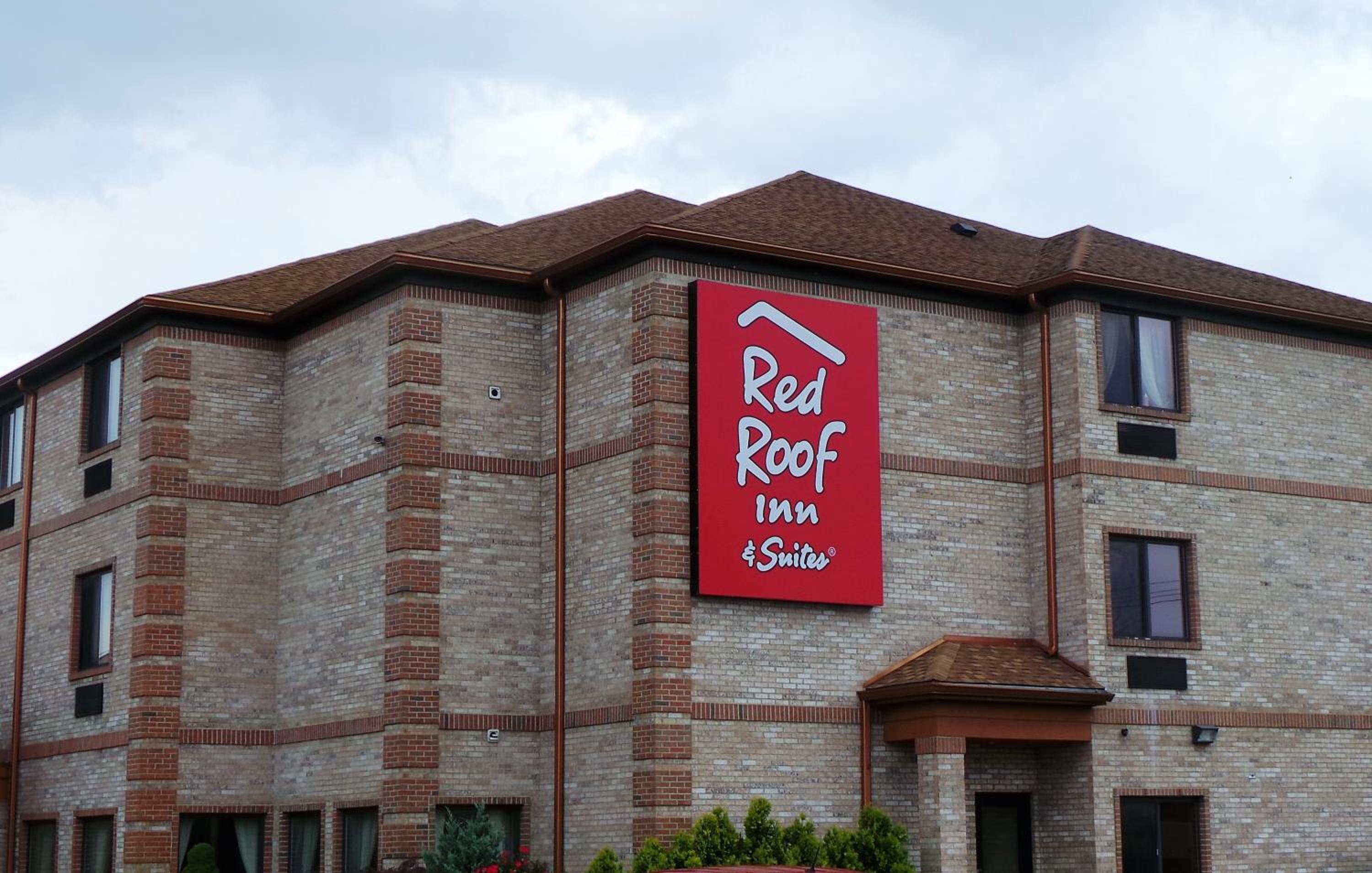 Red Roof Inn & Suites Detroit - Melvindale/Dearborn view 2