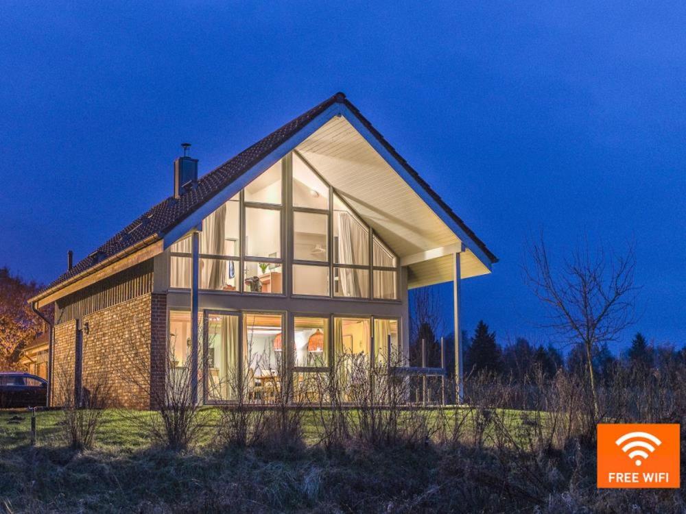 W7 - sehr schones Ferienhaus mit toller Lage und super Aussicht in Robel an der Muritz - Property Image 1
