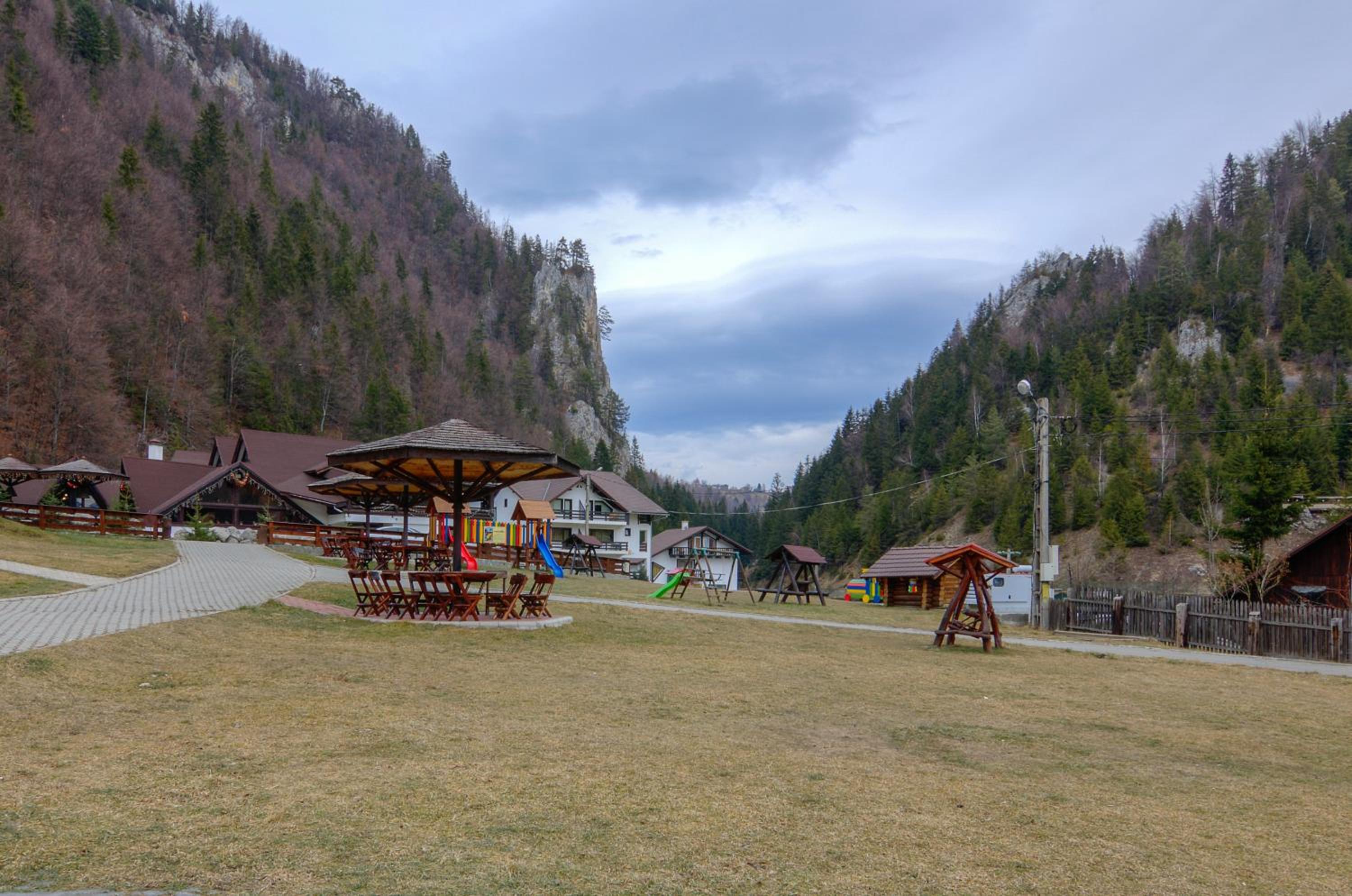 Resort Cheile Gradistei Moieciu view 4