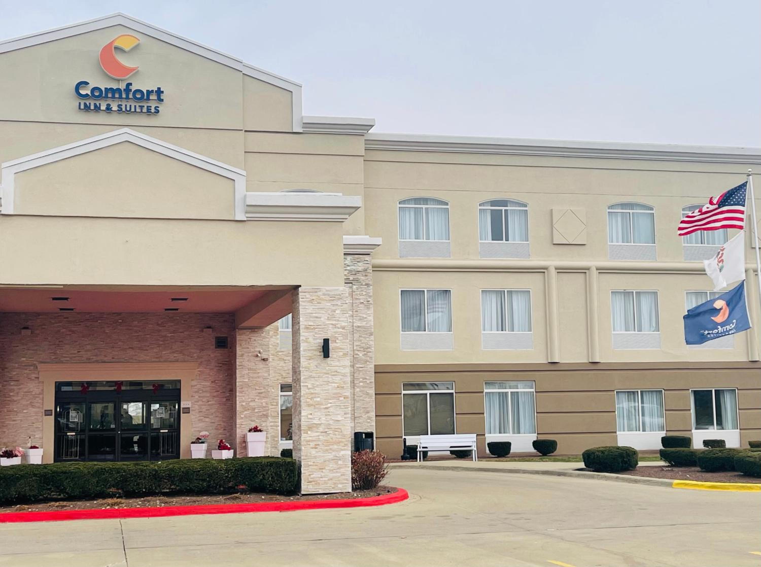 Forsyth Vacations - Comfort Inn  Suites Decatur-Forsyth - Property Image 4
