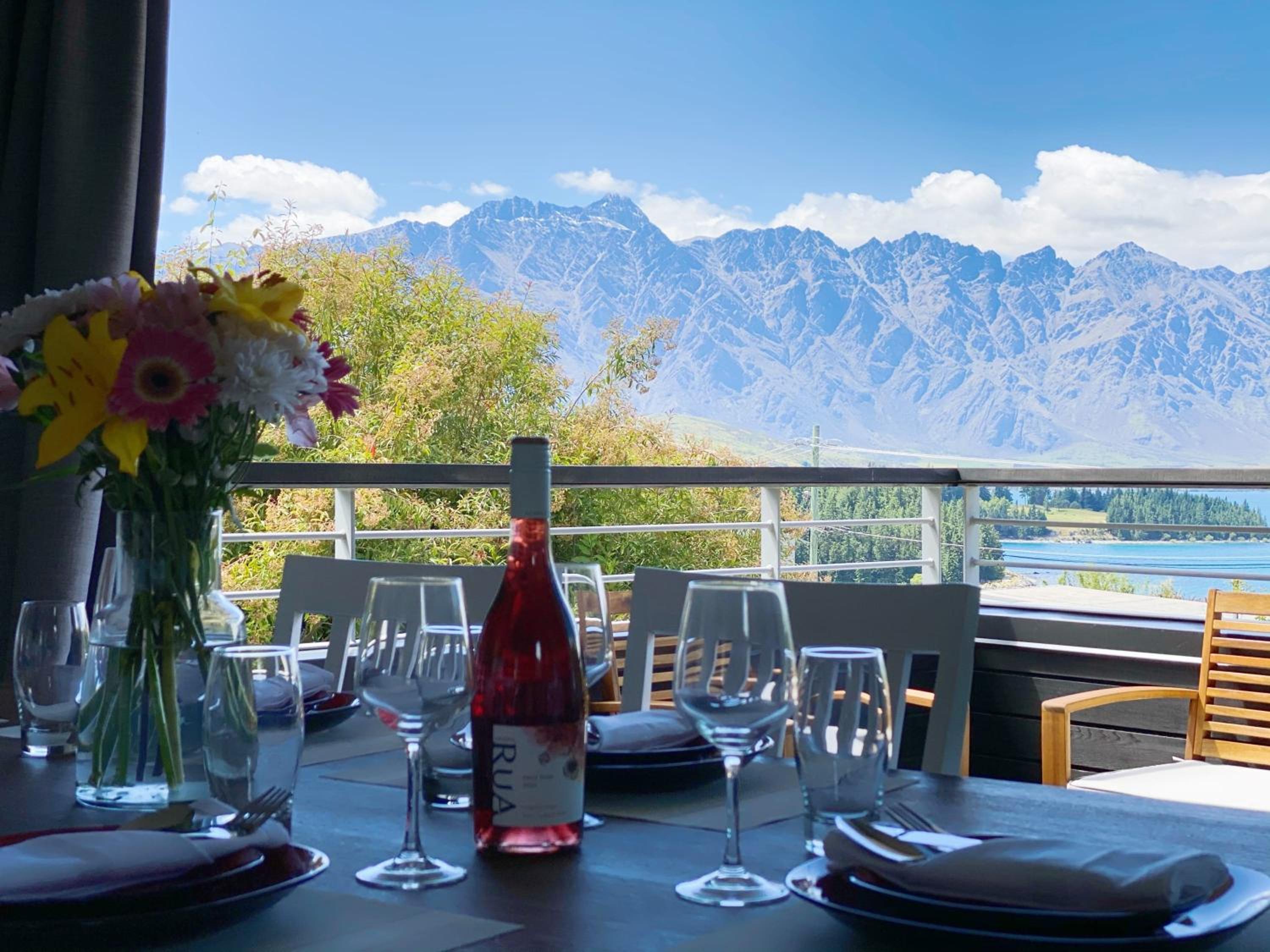 Tekau Family Apartment - Luxe, Comfort and Gorgeous Views view 2