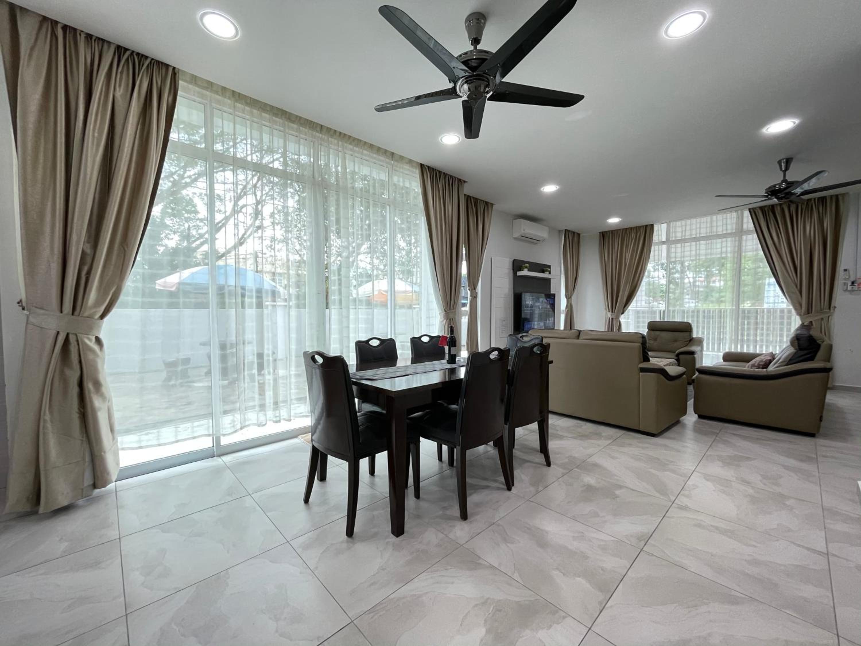 Langkawi Cozy Holiday Home at Taman Indah by Zervin photo 5