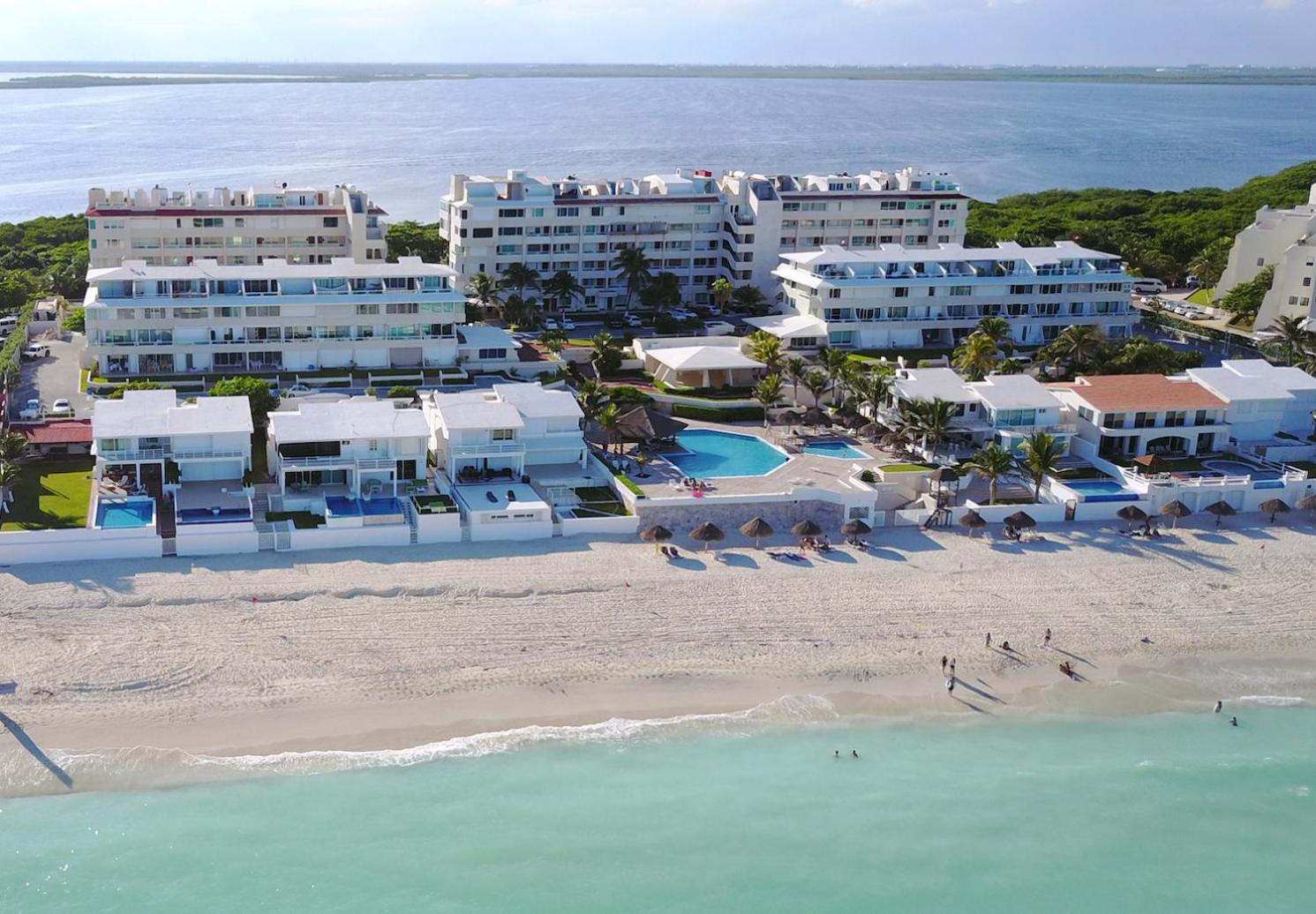 Brisas Shores Beach & OceanFront Apartments 1 or 2 bedrooms Cancun Hotel Zone