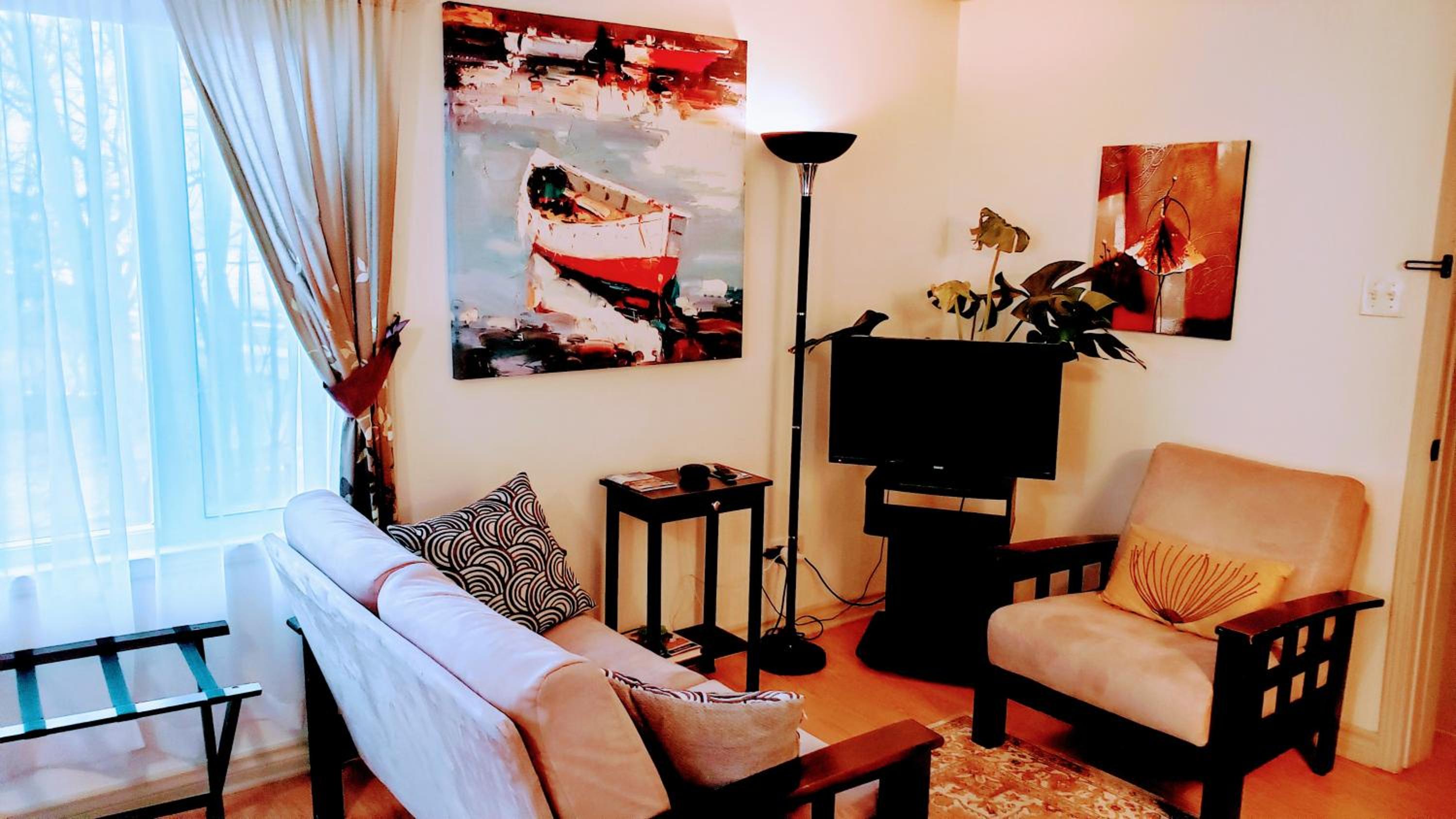 Kokomo INN Bed and Breakfast Ottawa-Gatineau's Only Tropical Riverfront B&B on the National Capital Cycling Pathway Route Verte #1 - for Adults Only - Cham