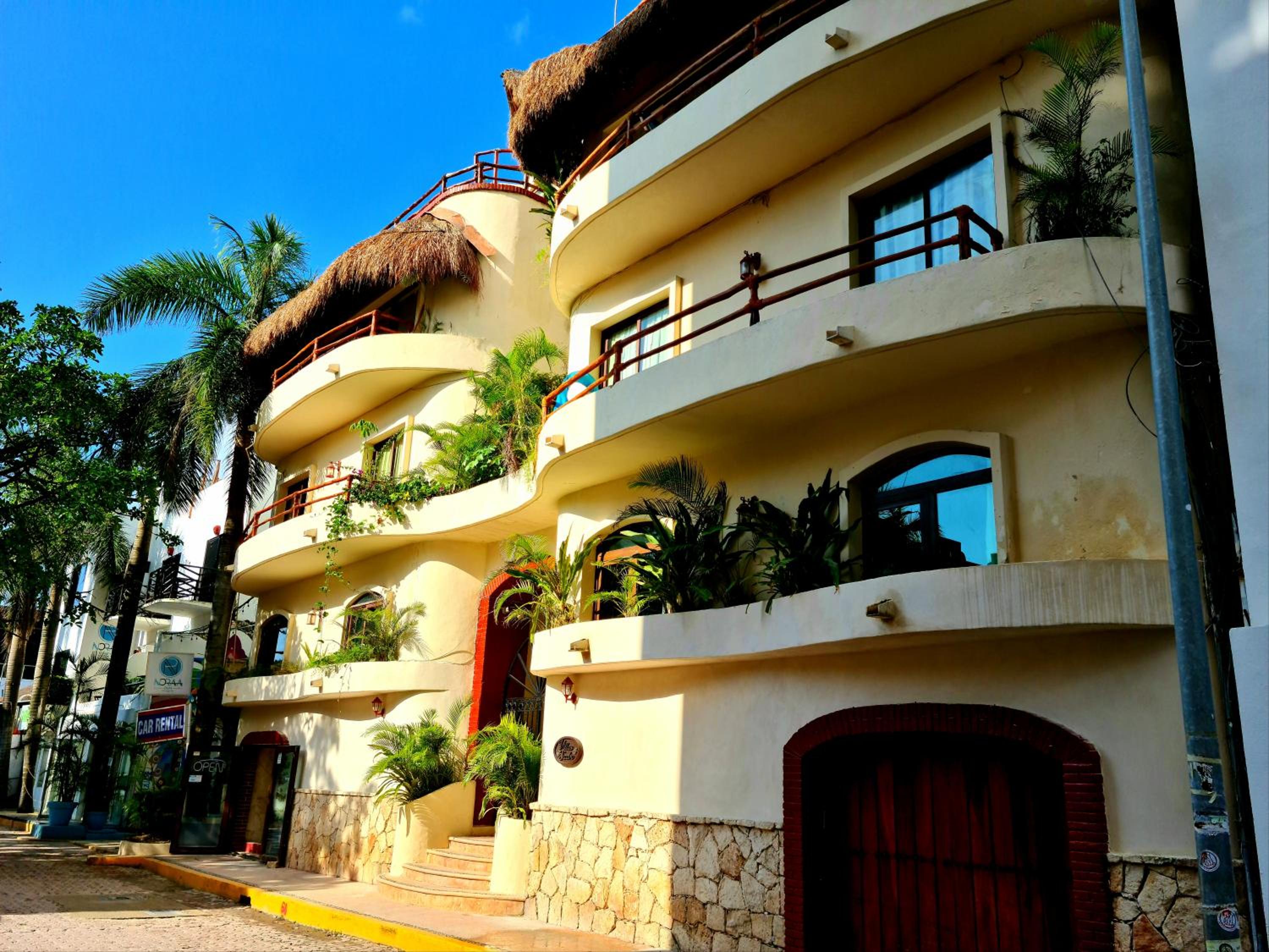 Luxury Villa steps to the beach & 5ta av, AMAZING view 3