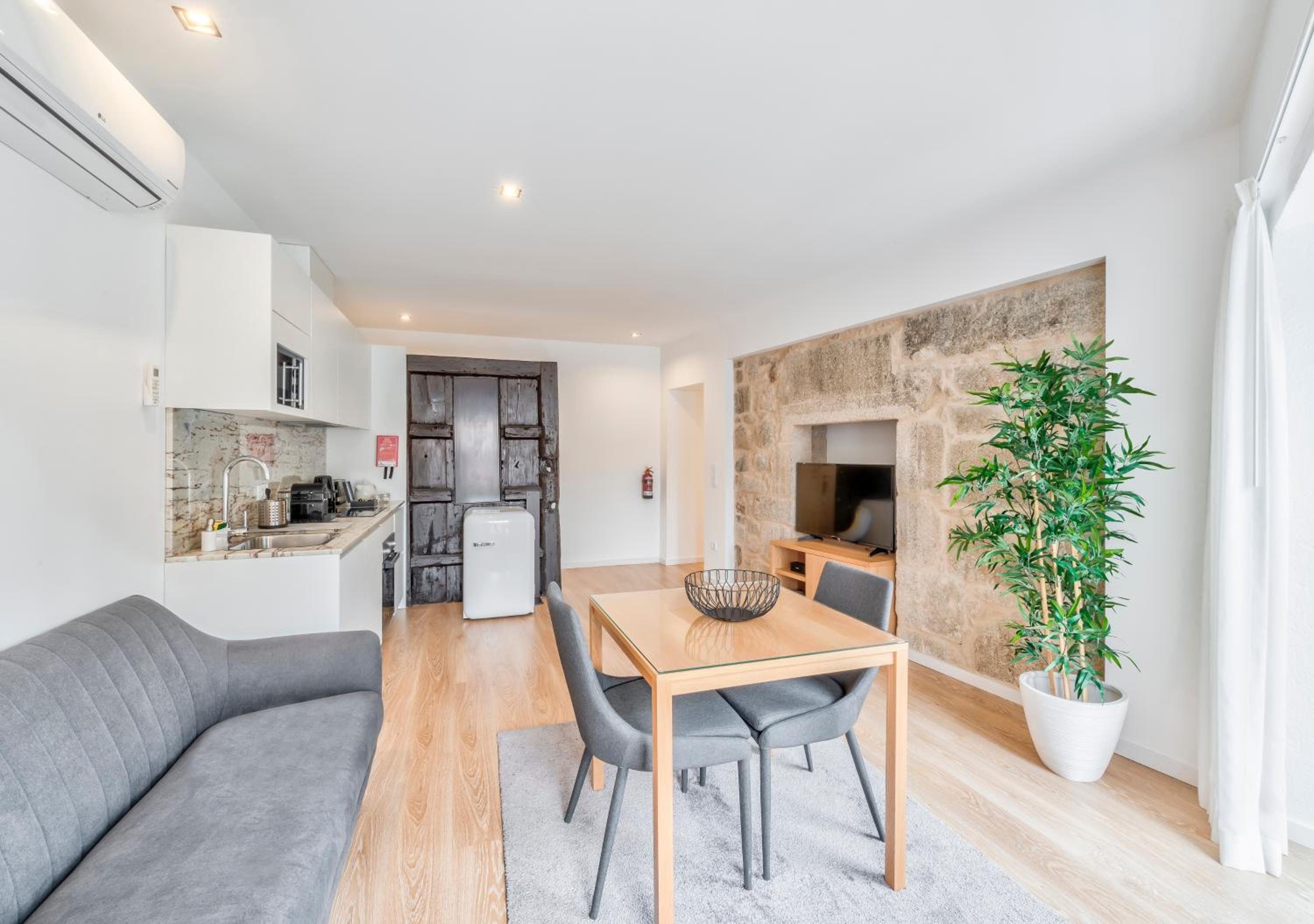 Oporto Comfort Dom Hugo - Historic Apartments