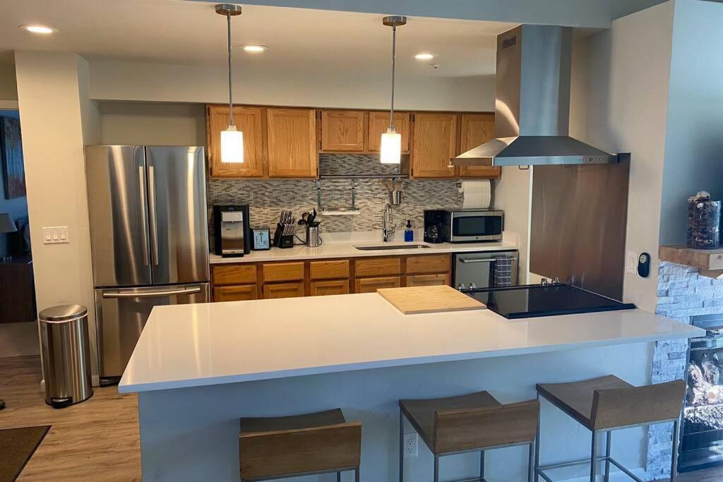 Hotel Very Spacious apartment close to Lions Head Gondola - Image 1