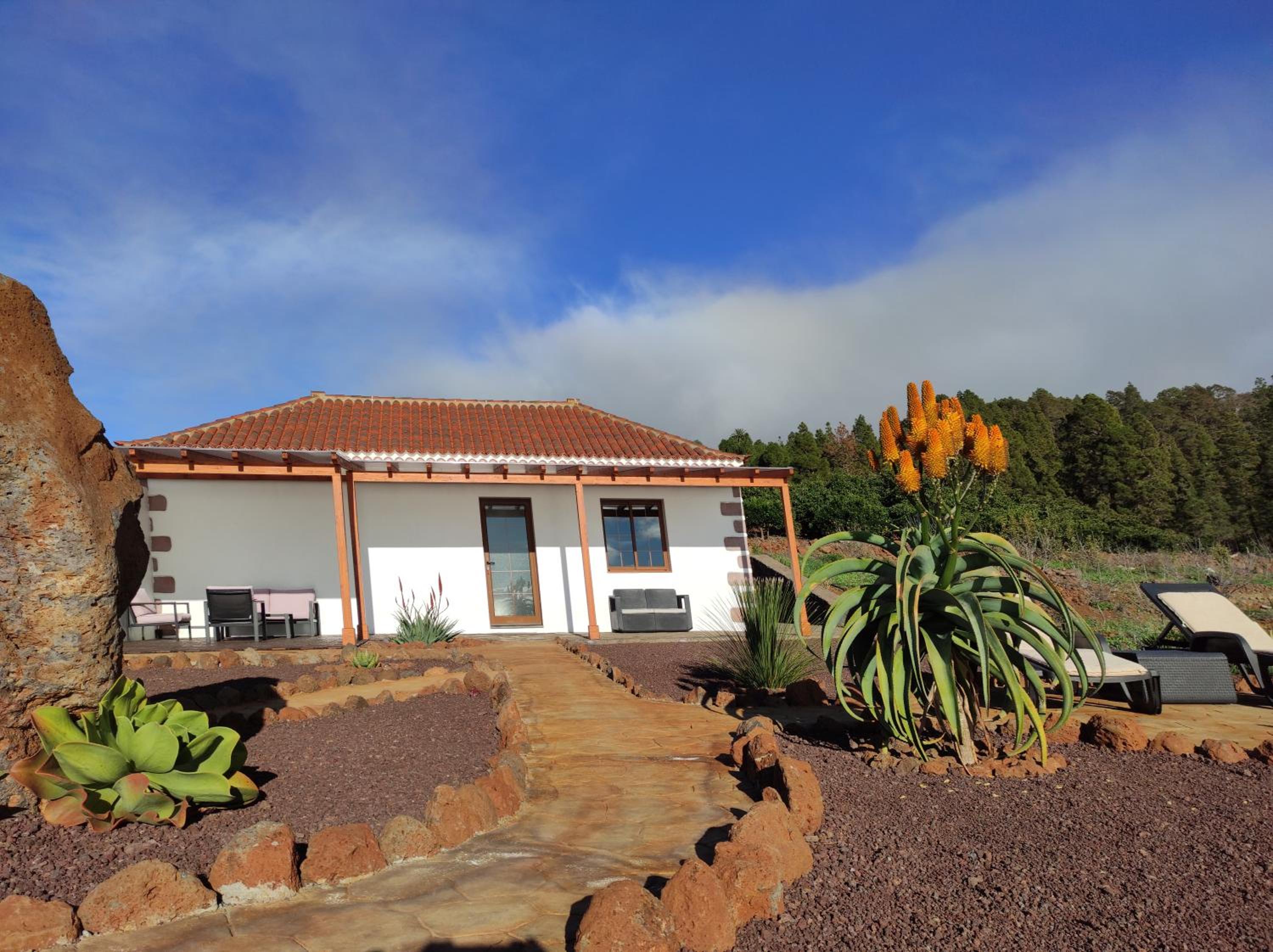 Casa Los Almendros Jacuzzi Garden view 5