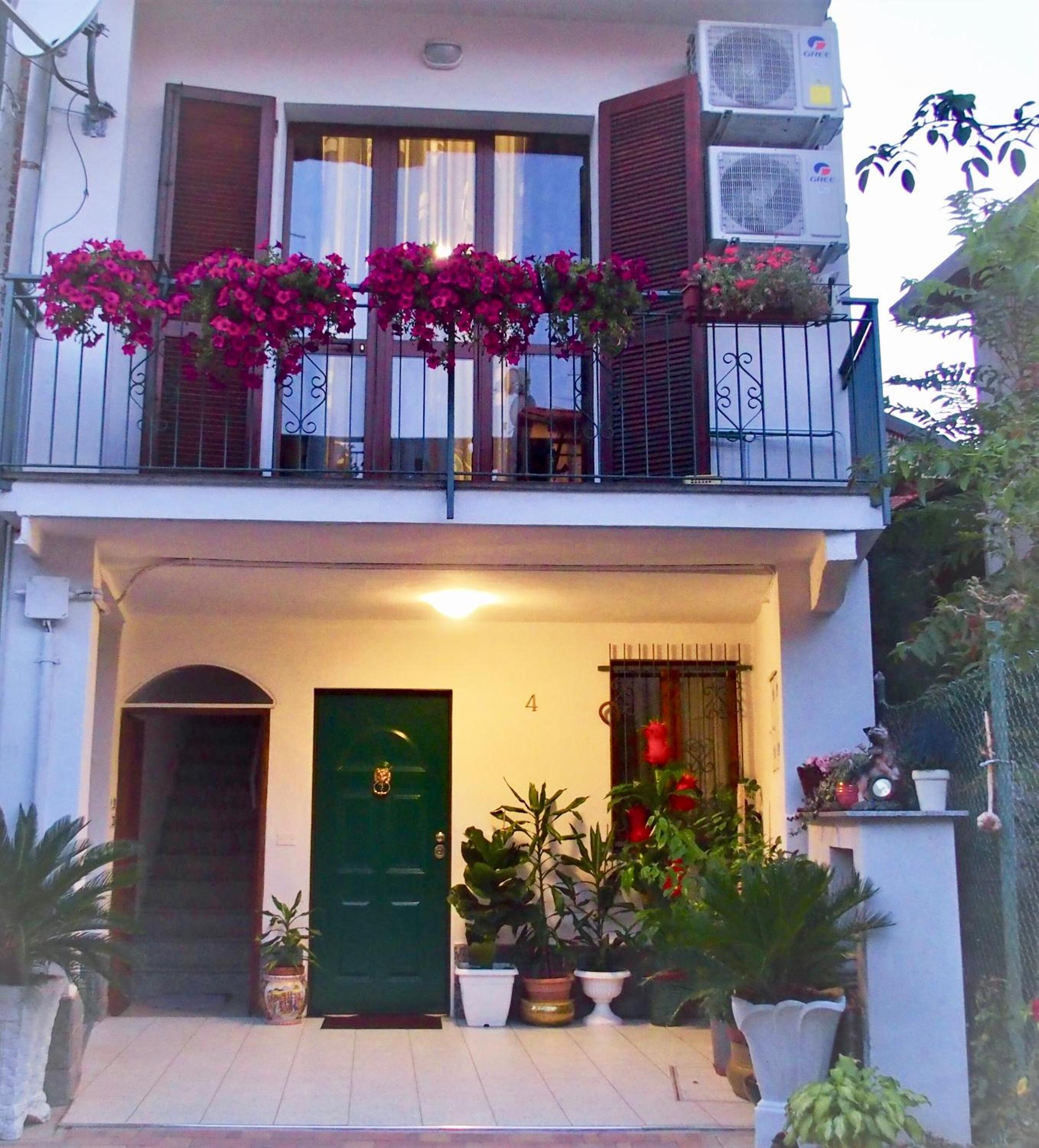 Somma Lombardo Vacations - CASA DEI FIORI - Property Image 10