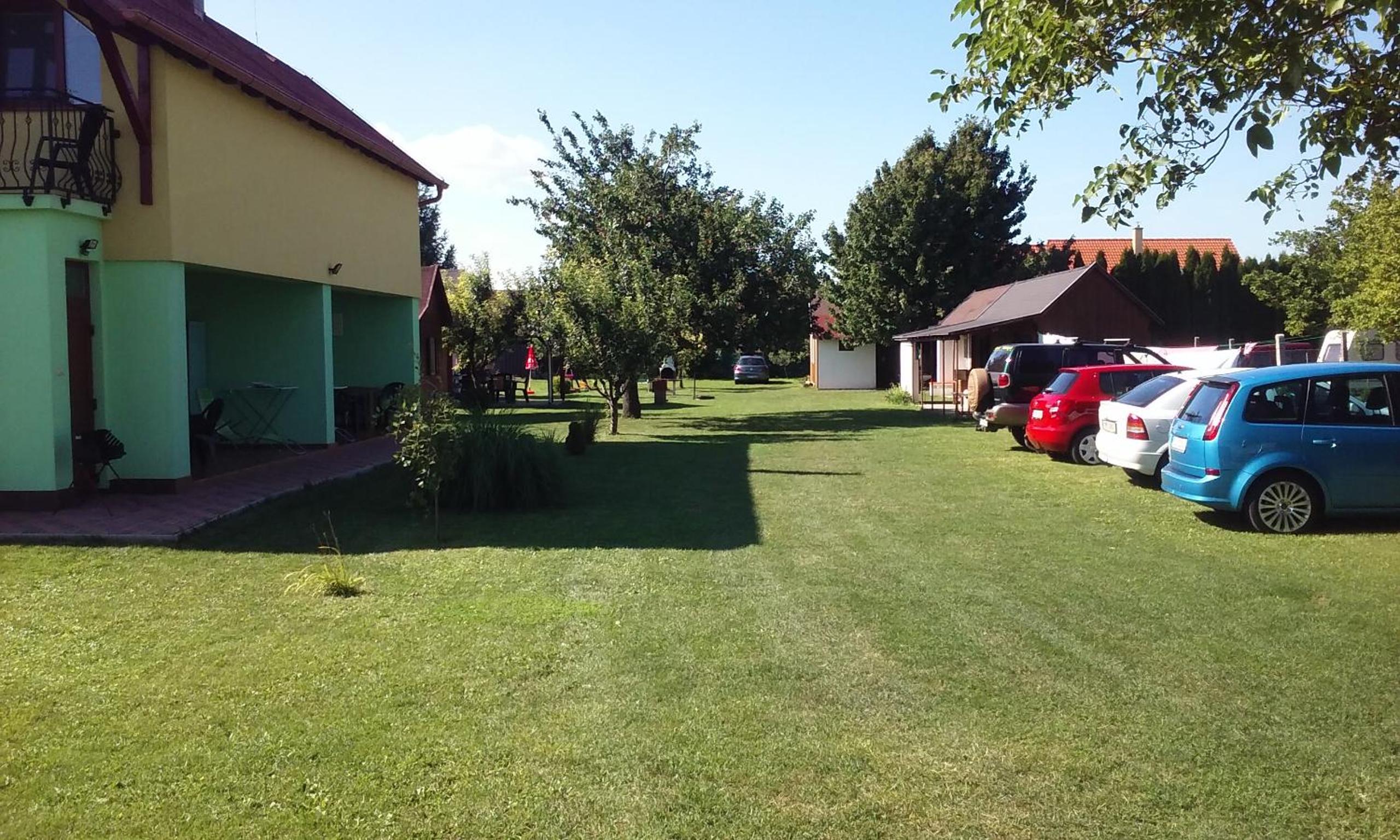 Chatky a apartmány Pod starým orechom - camp view 3