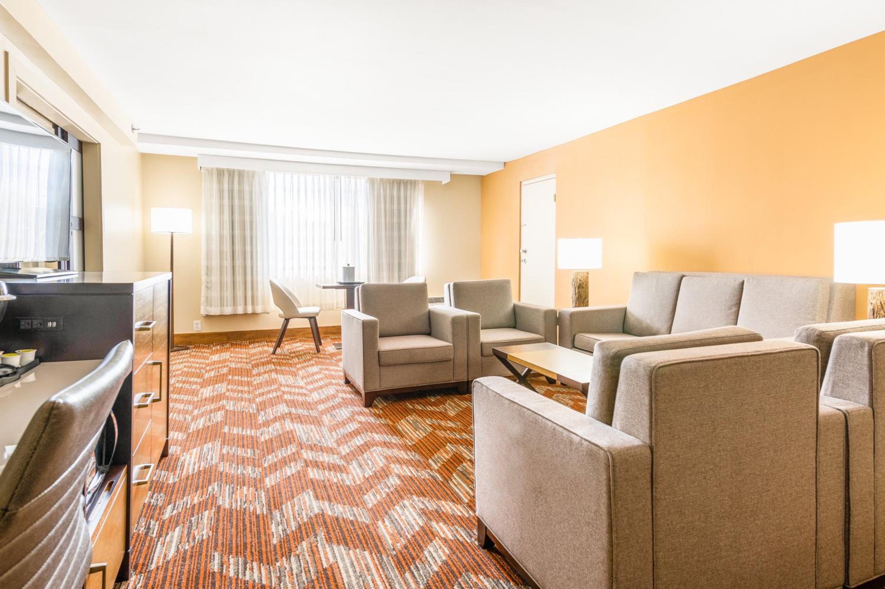 Doubletree By Hilton Greensboro Airport