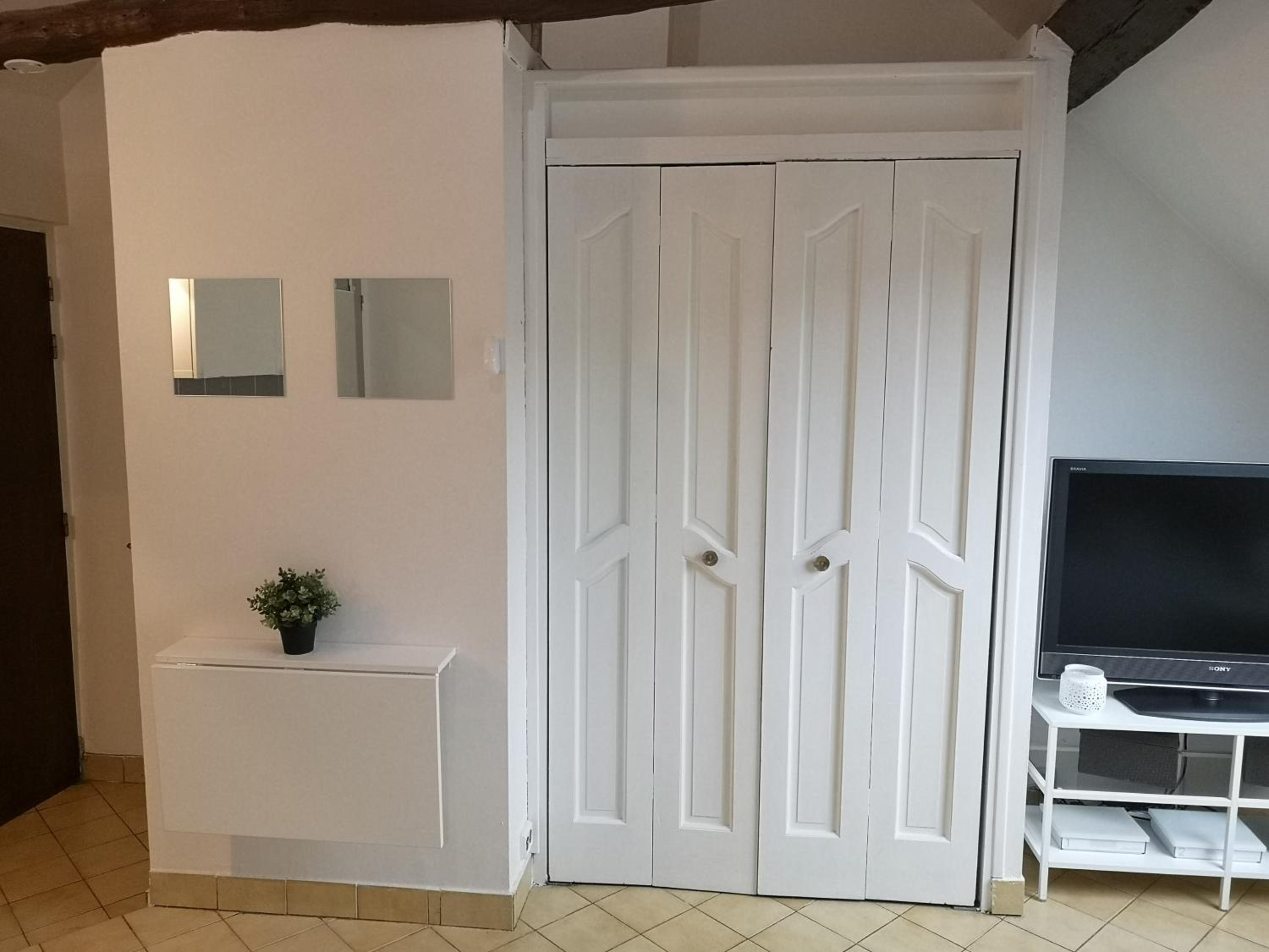 L2 - Green and cosy flat close Paris - WIFI & NETFLIX view 3