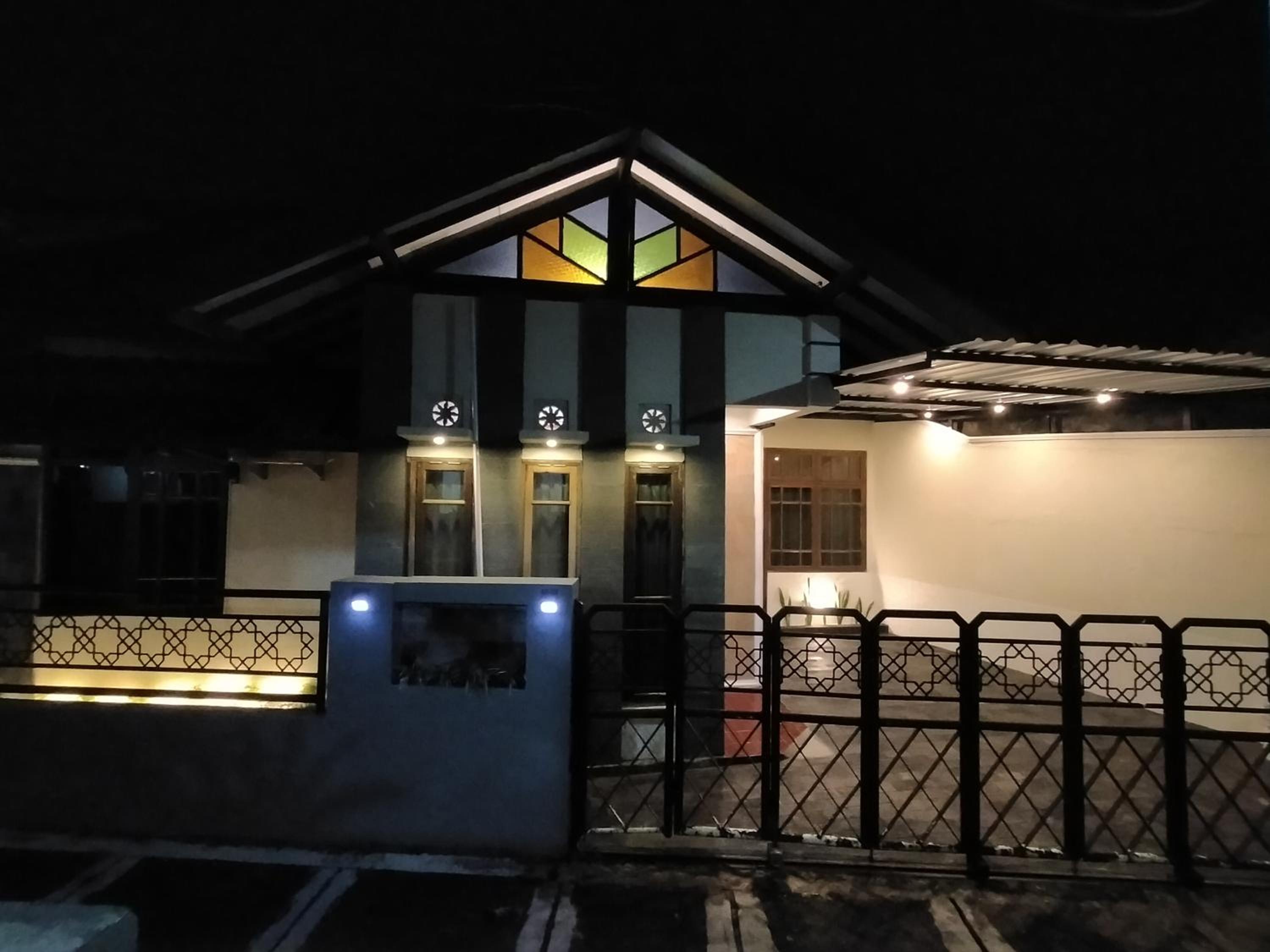 Hotel Abadi Homestay - Image 1