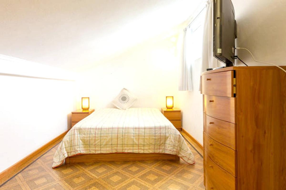 4 bedrooms house with shared pool furnished garden and wifi at Corroios 4 km away from the beach