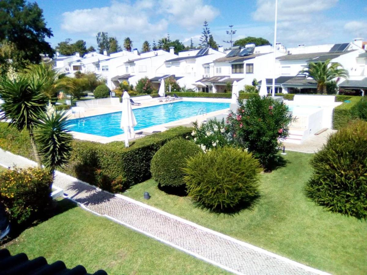 4 bedrooms house with shared pool furnished garden and wifi at Corroios 4 km away from the beach