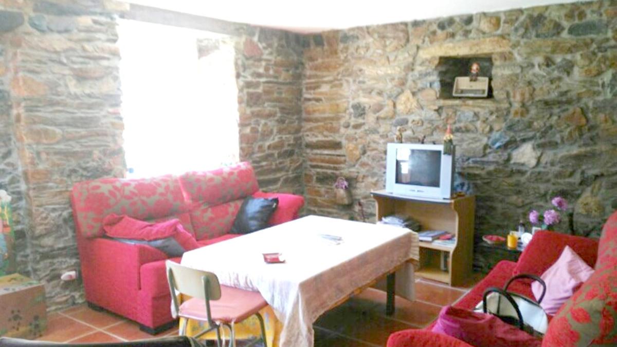 4 bedrooms house with furnished garden at Baralla