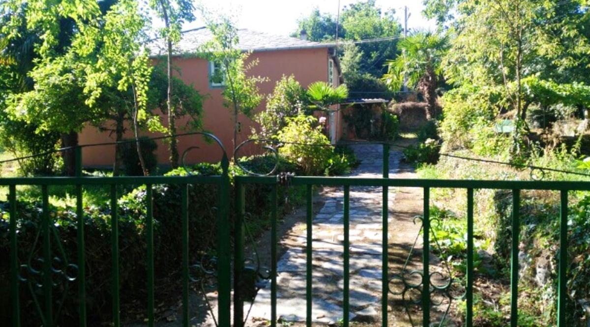 4 bedrooms house with furnished garden at Baralla