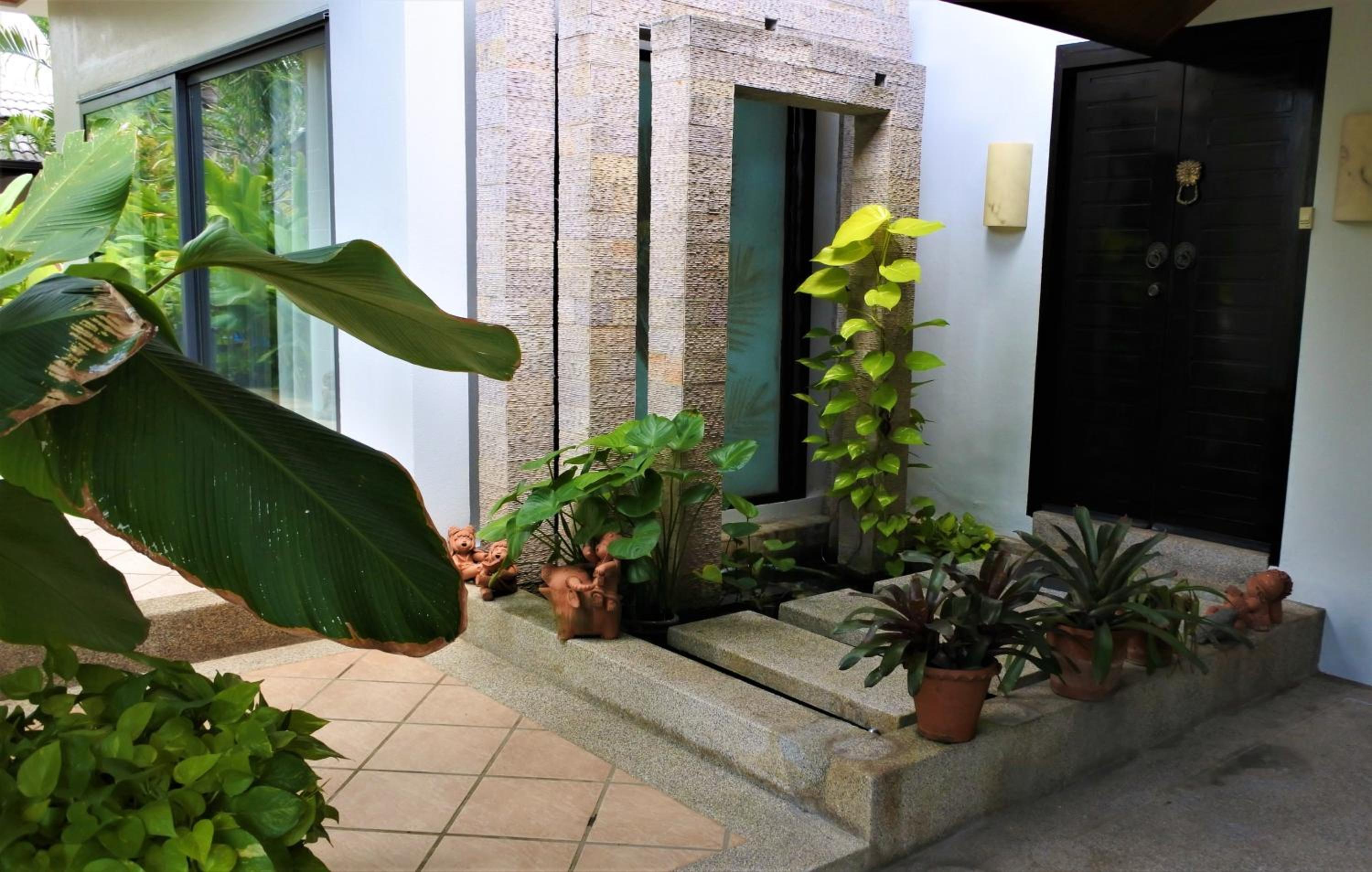 Luxurious Villa in Rawai with Private Pool