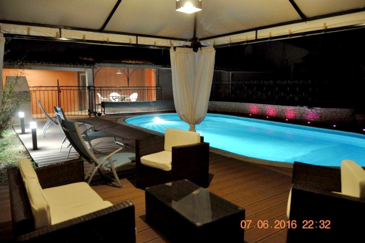 Maison d'une chambre avec piscine privee jardin clos et wifi a Gargas view 2