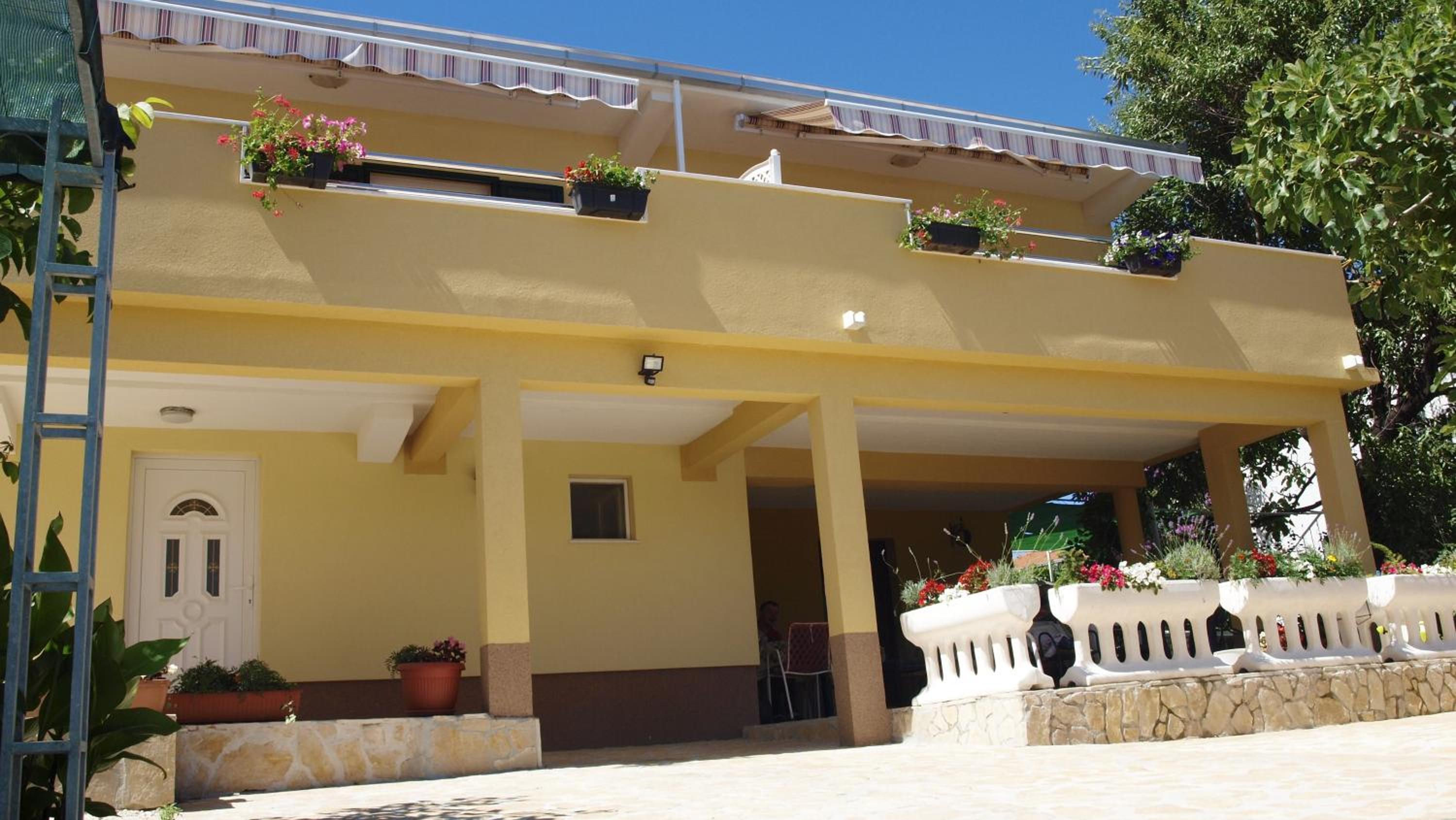 Charming Apartment in Slatine with Sea View – 45 m²