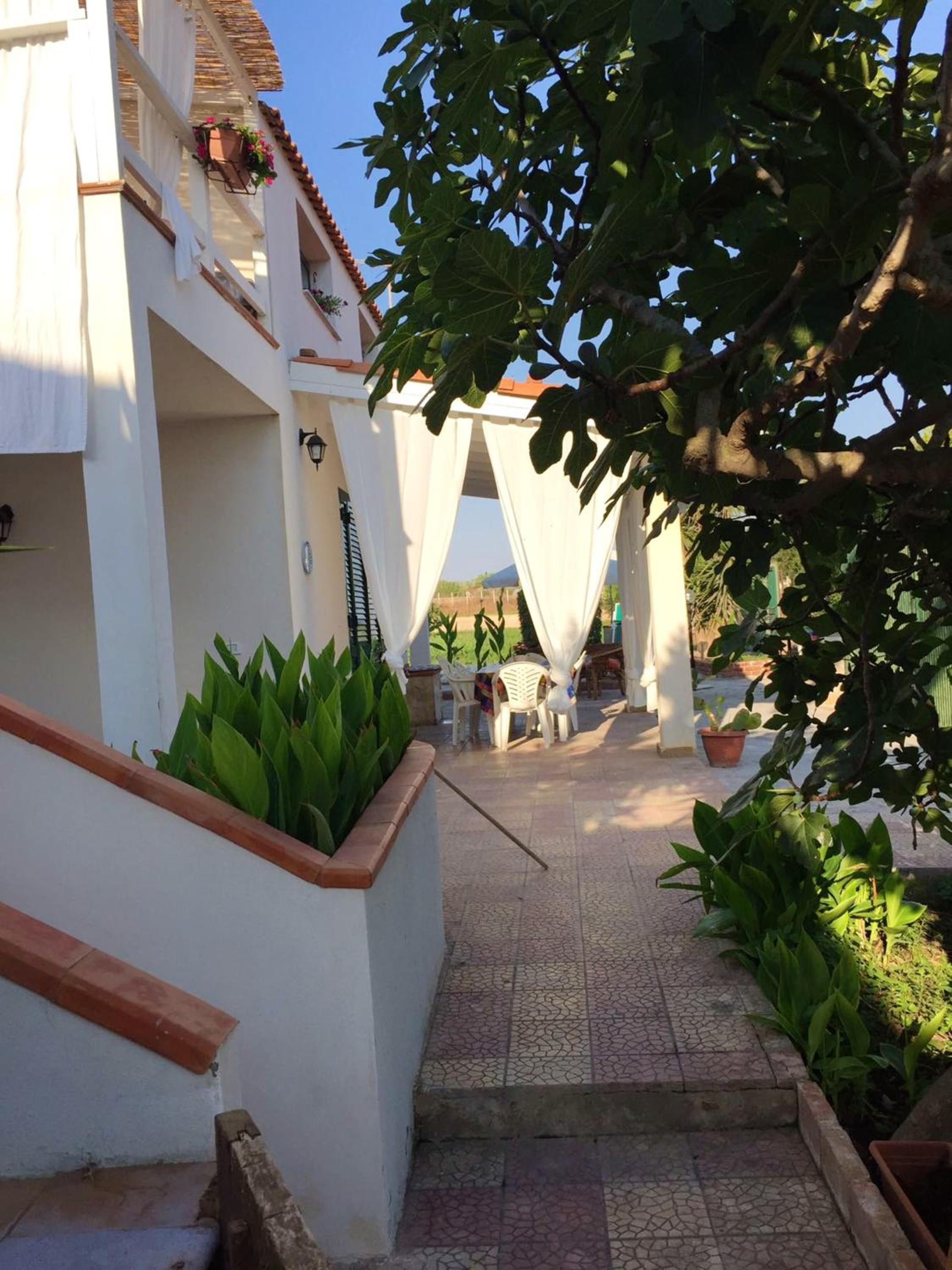 Spacious Apartment in Scoglitti with Enclosed Garden