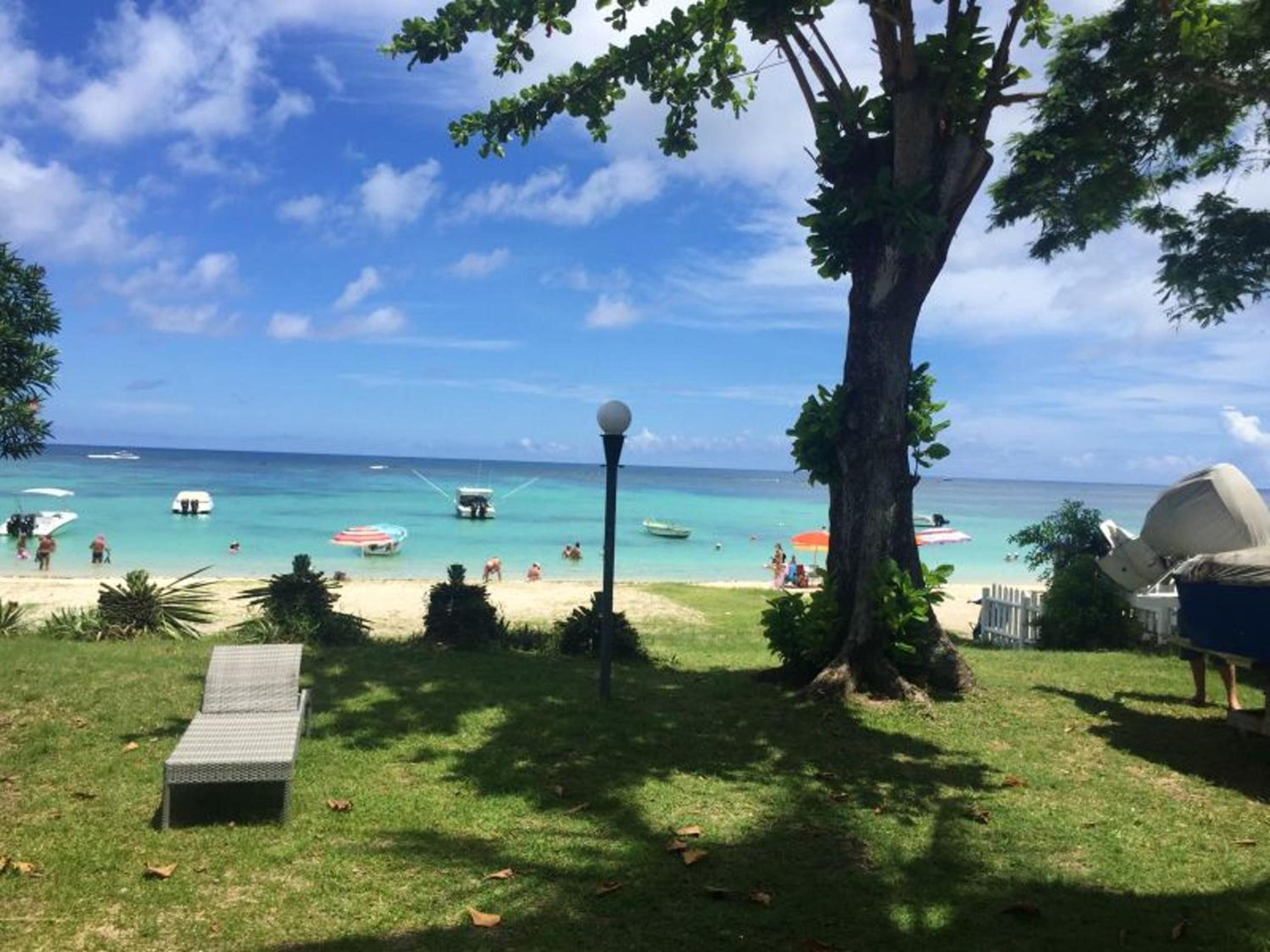 Charming house in Trou aux Biches with direct beach access