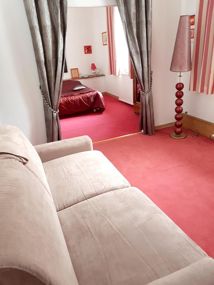 Villa de 5 chambres avec piscine privee jacuzzi et jardin amenage a Saint Paul de Varax view 3