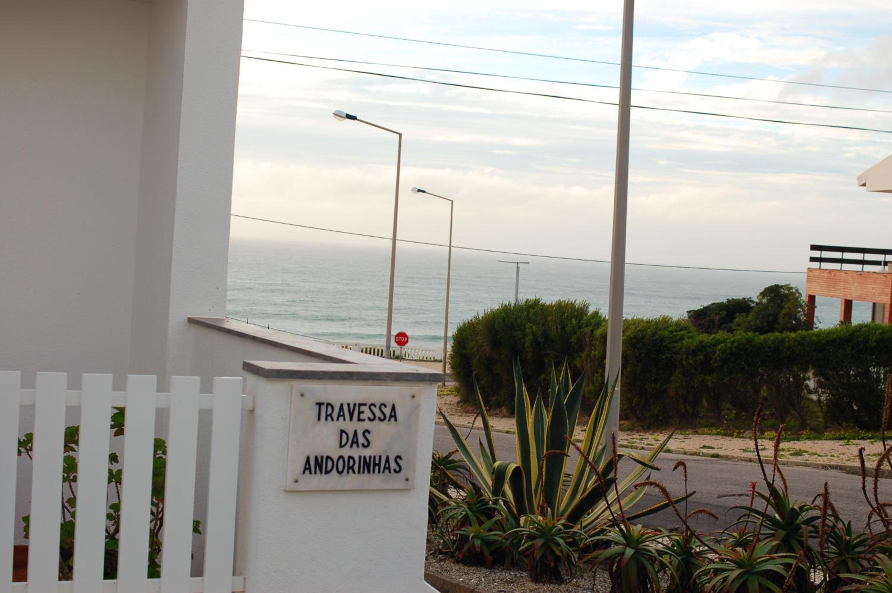 Family house with sea view in A dos Cunhados