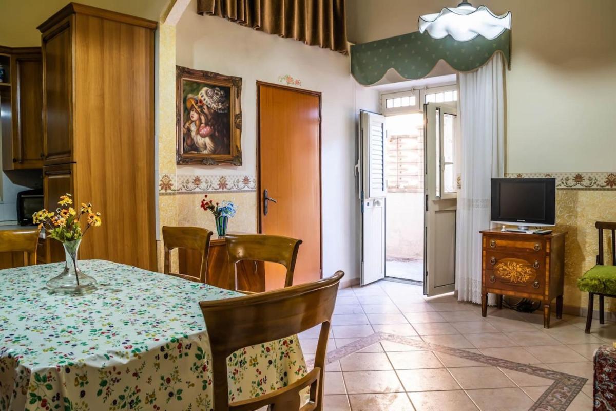 One bedroom appartement with furnished terrace and wifi at Favara 8 km away from the beach