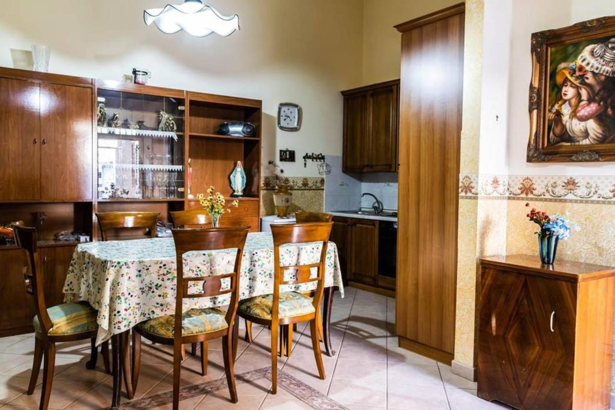 One bedroom appartement with furnished terrace and wifi at Favara 8 km away from the beach