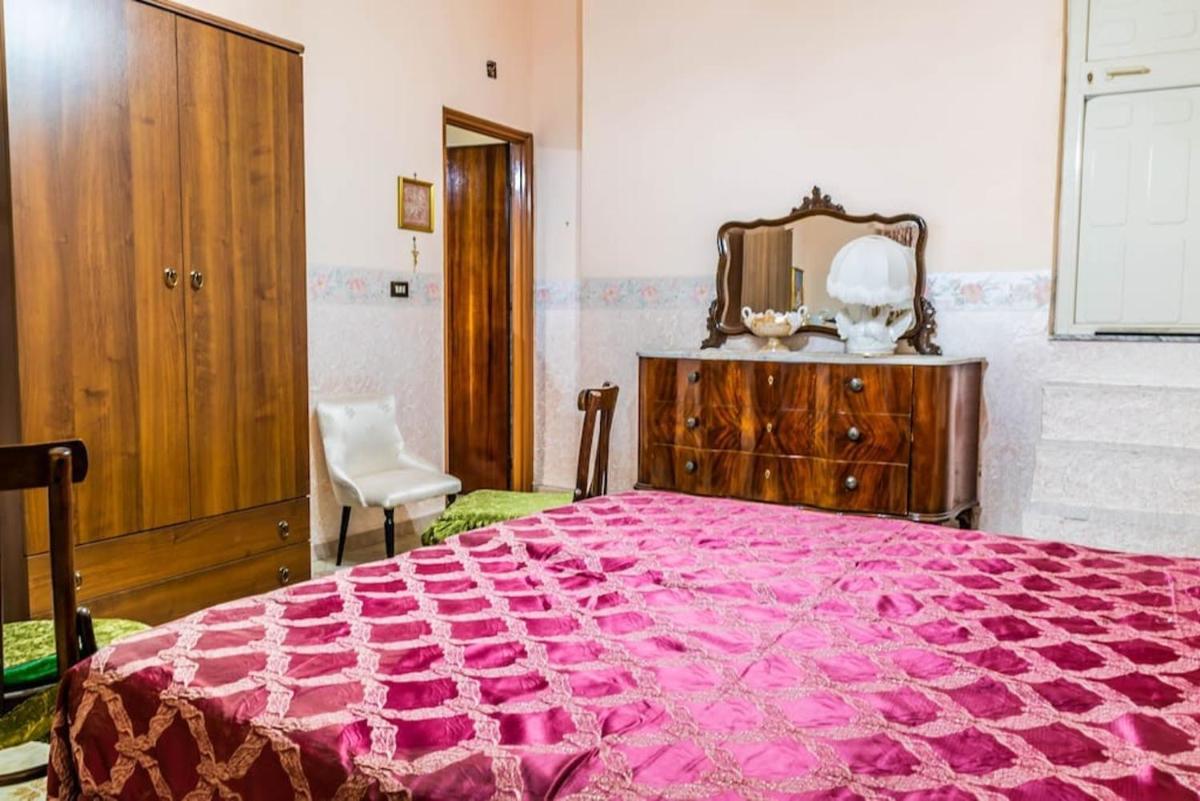 One bedroom appartement with furnished terrace and wifi at Favara 8 km away from the beach
