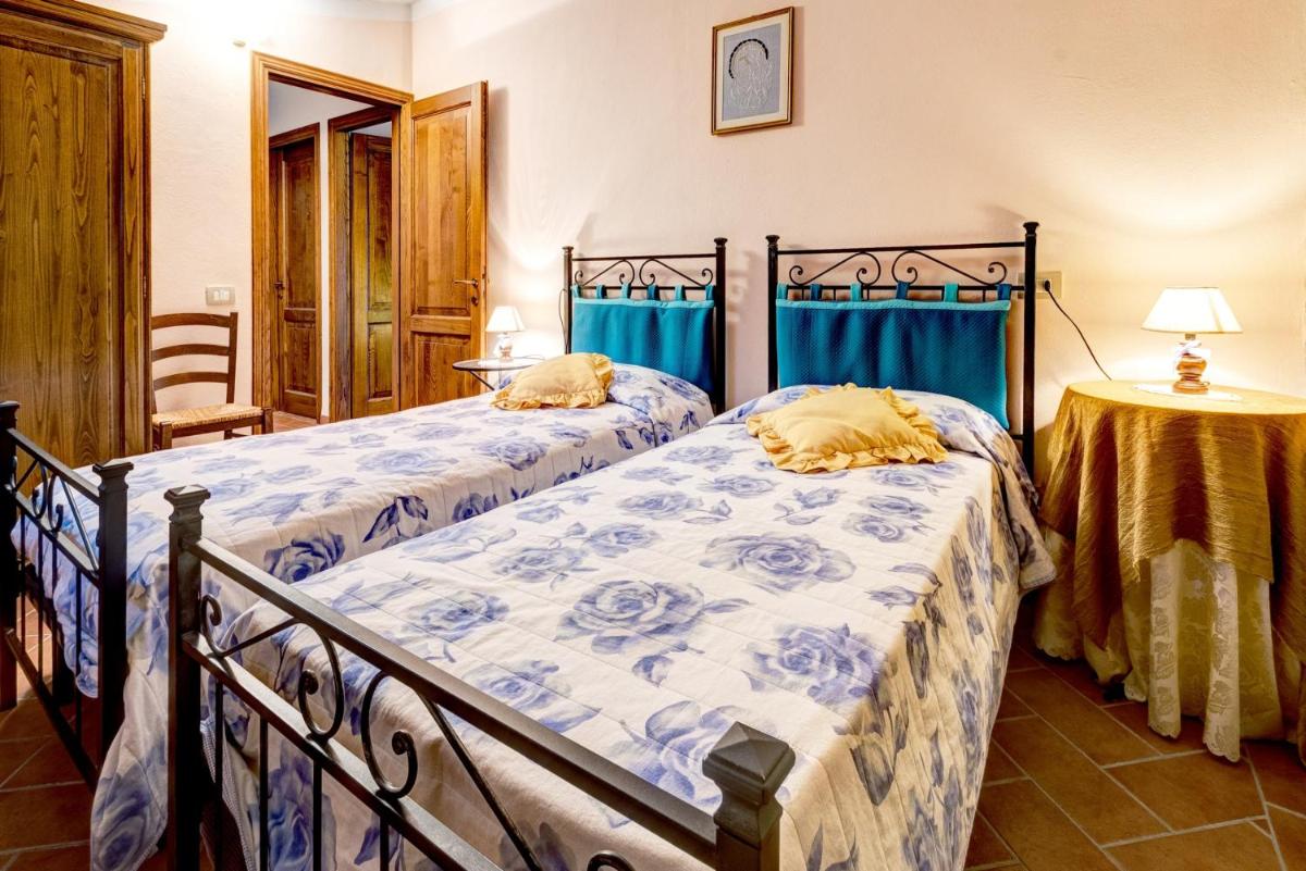 12 bedrooms mansion with city view private pool and enclosed garden at Cortona
