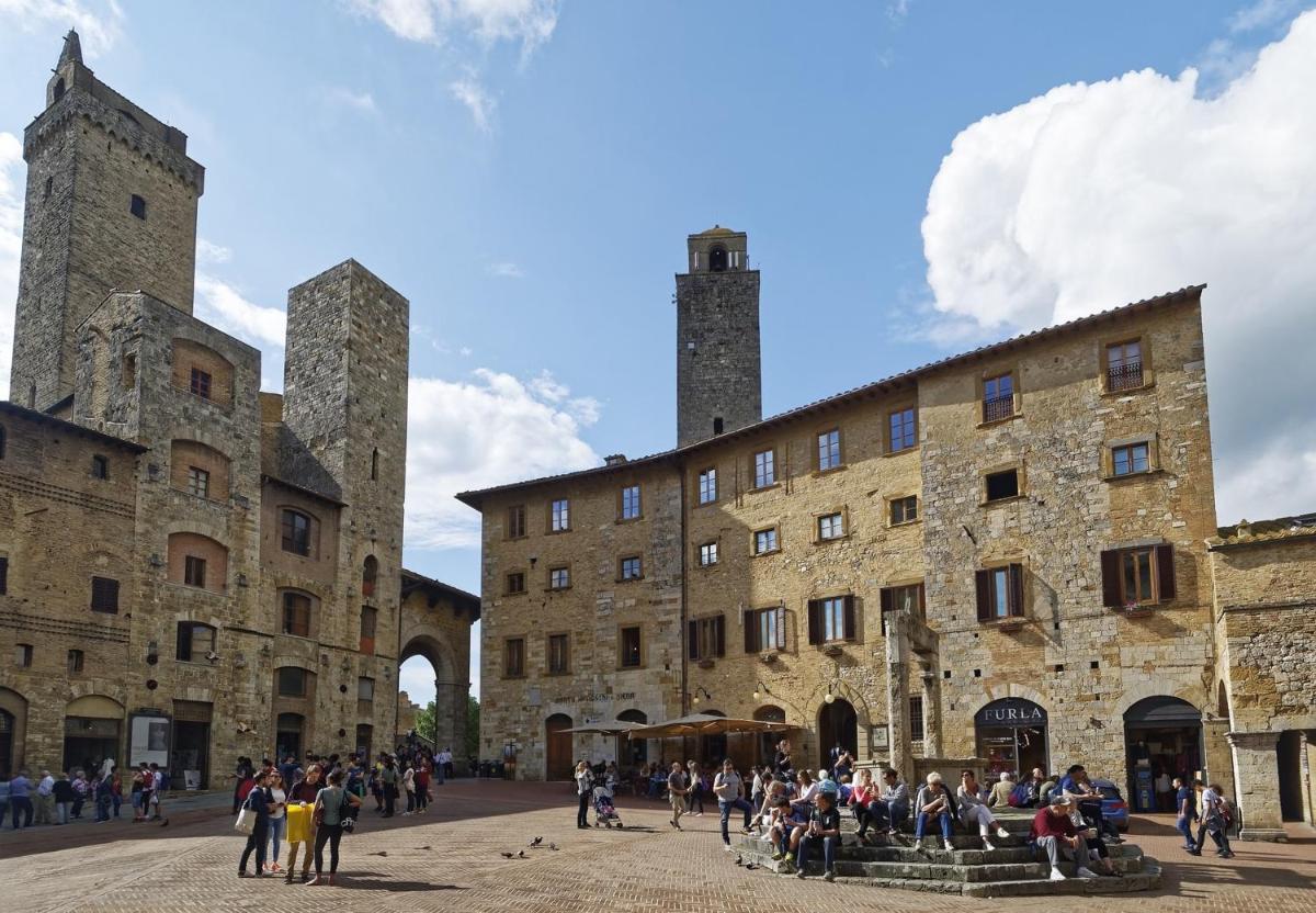 12 bedrooms mansion with city view private pool and enclosed garden at Cortona