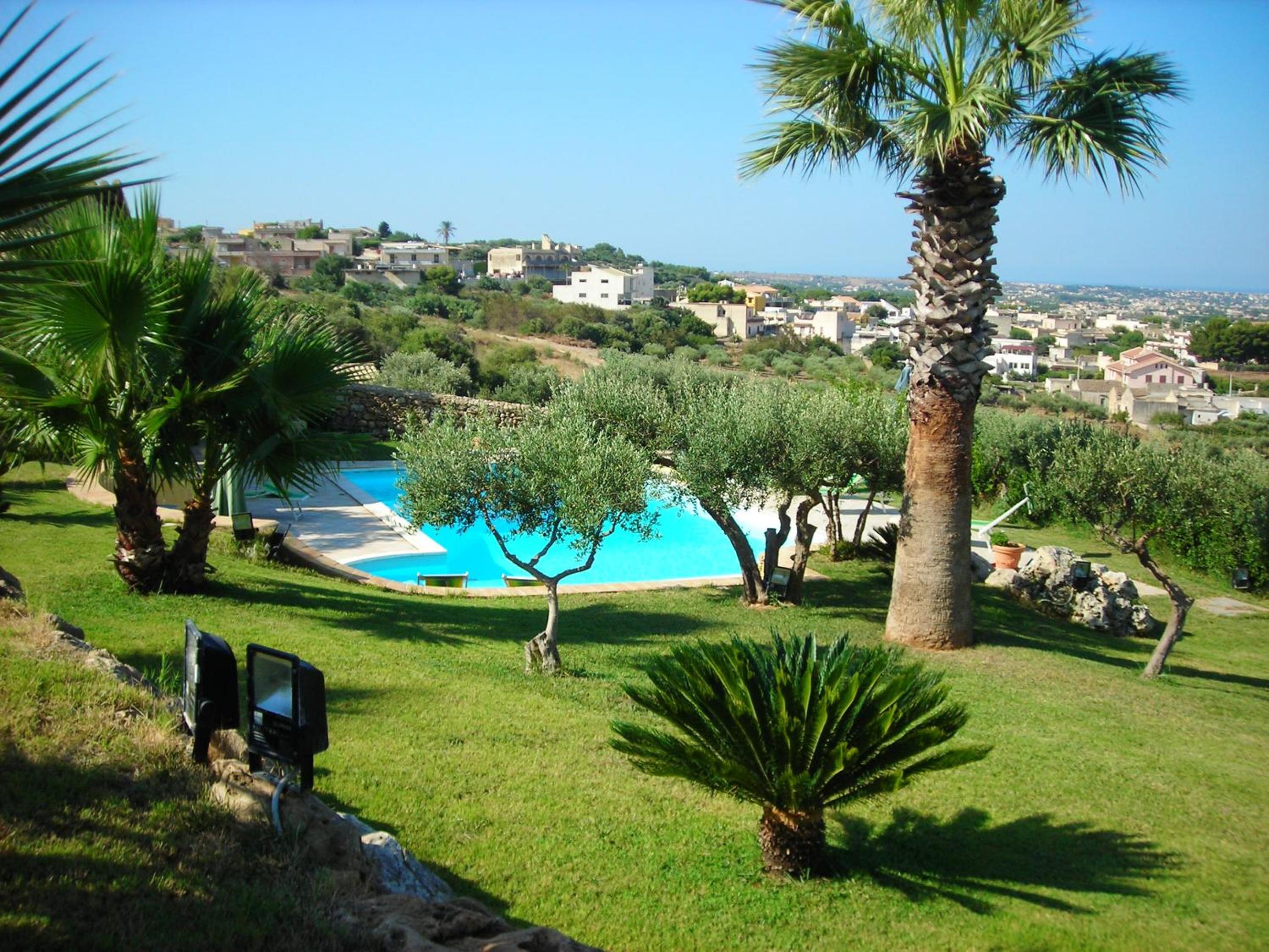 Bright Apartment Marsala + Pool photo 3