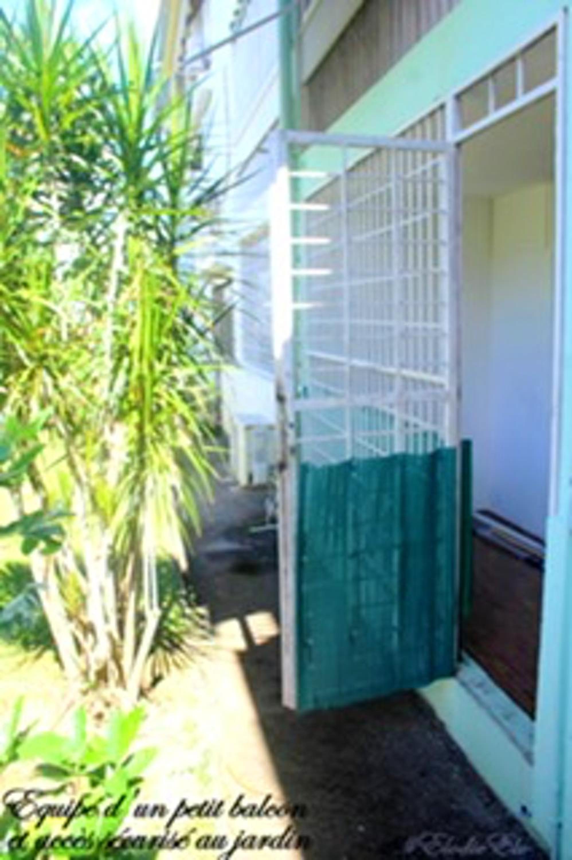 Appartement moderne à Les Trois Ilets, 40 m², vue jardin view 5