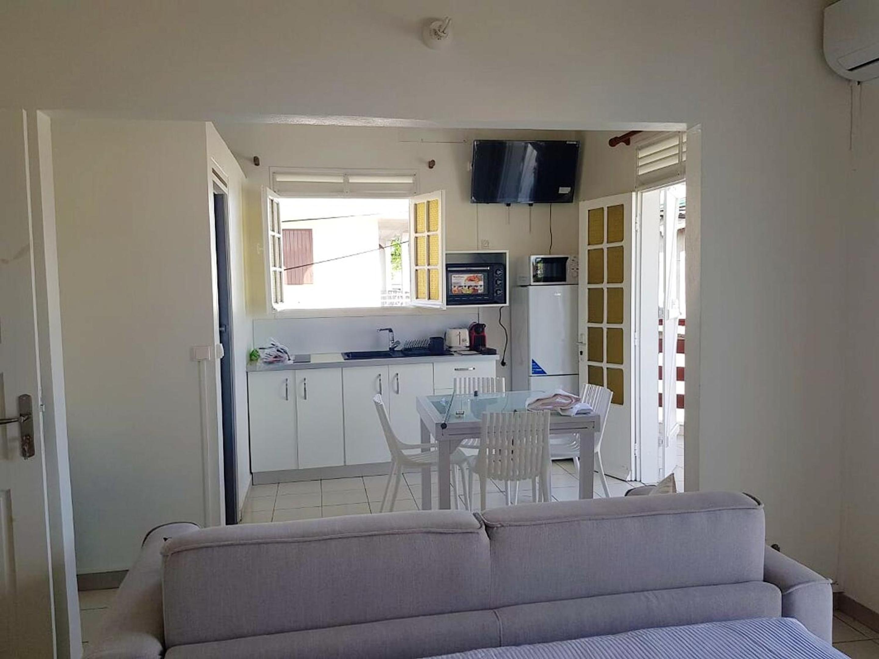 Studio moderne à Baie Mahault 27 m² avec balcon agréable view 2