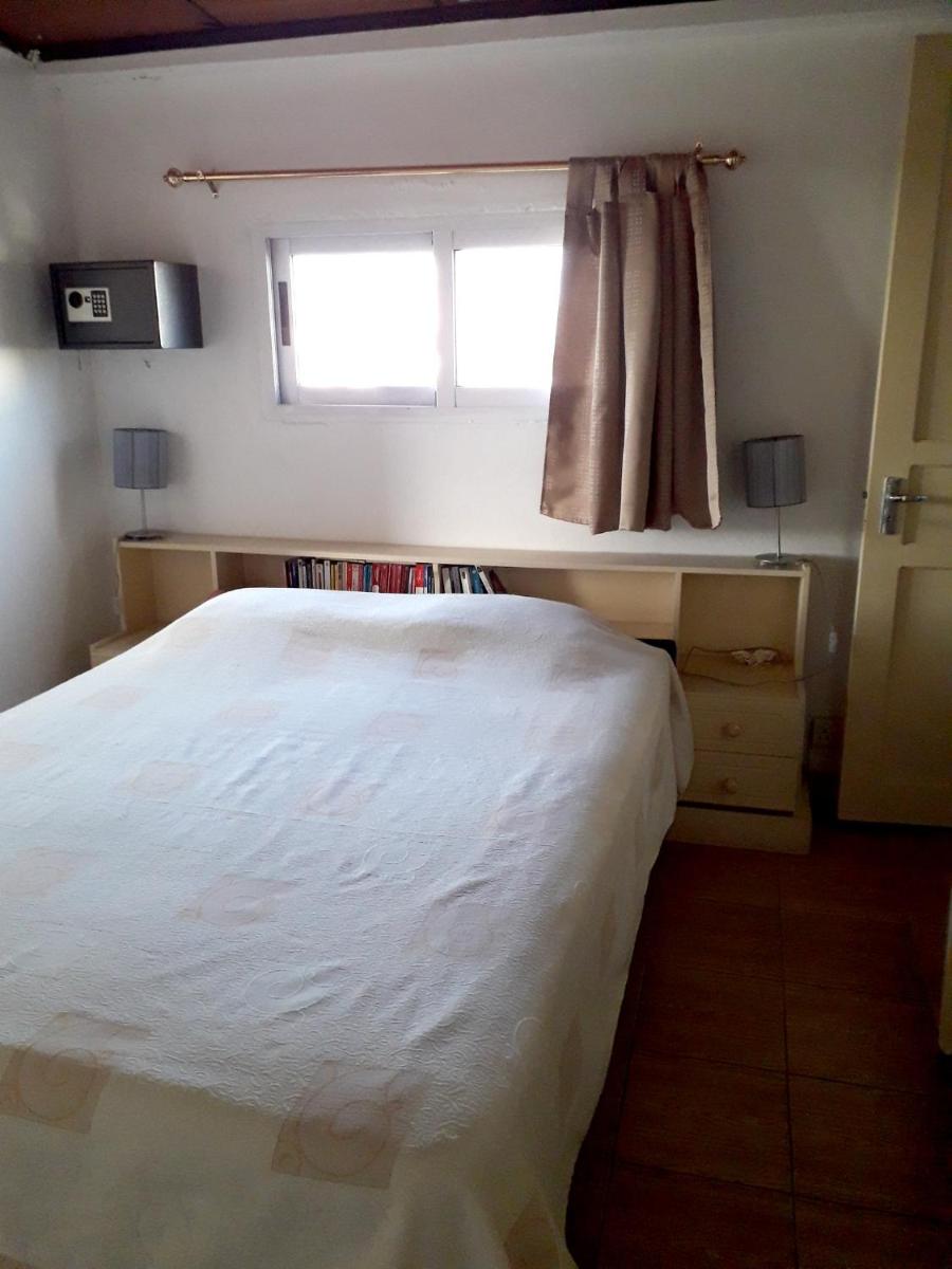One bedroom appartement at Grand Baie 300 m away from the beach with sea view and wifi