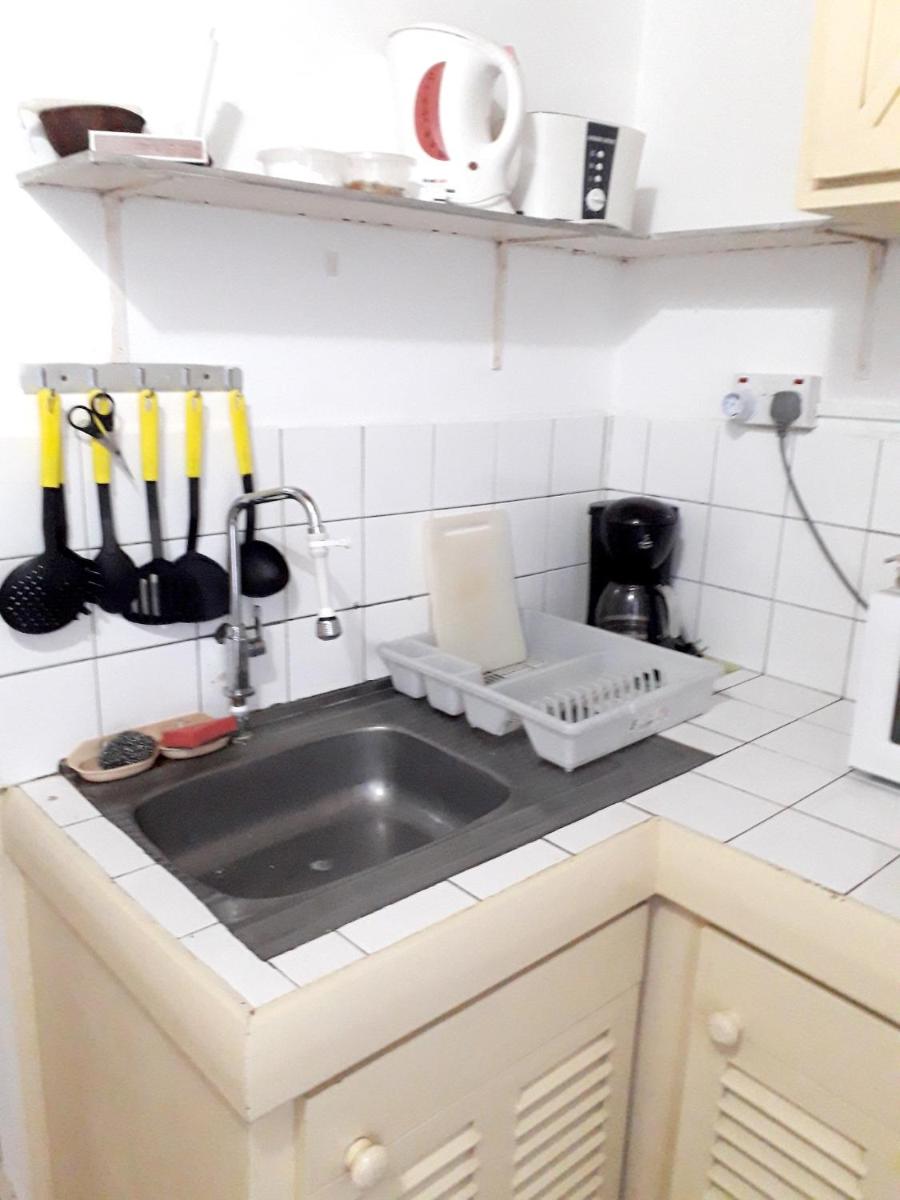 One bedroom appartement at Grand Baie 300 m away from the beach with sea view and wifi