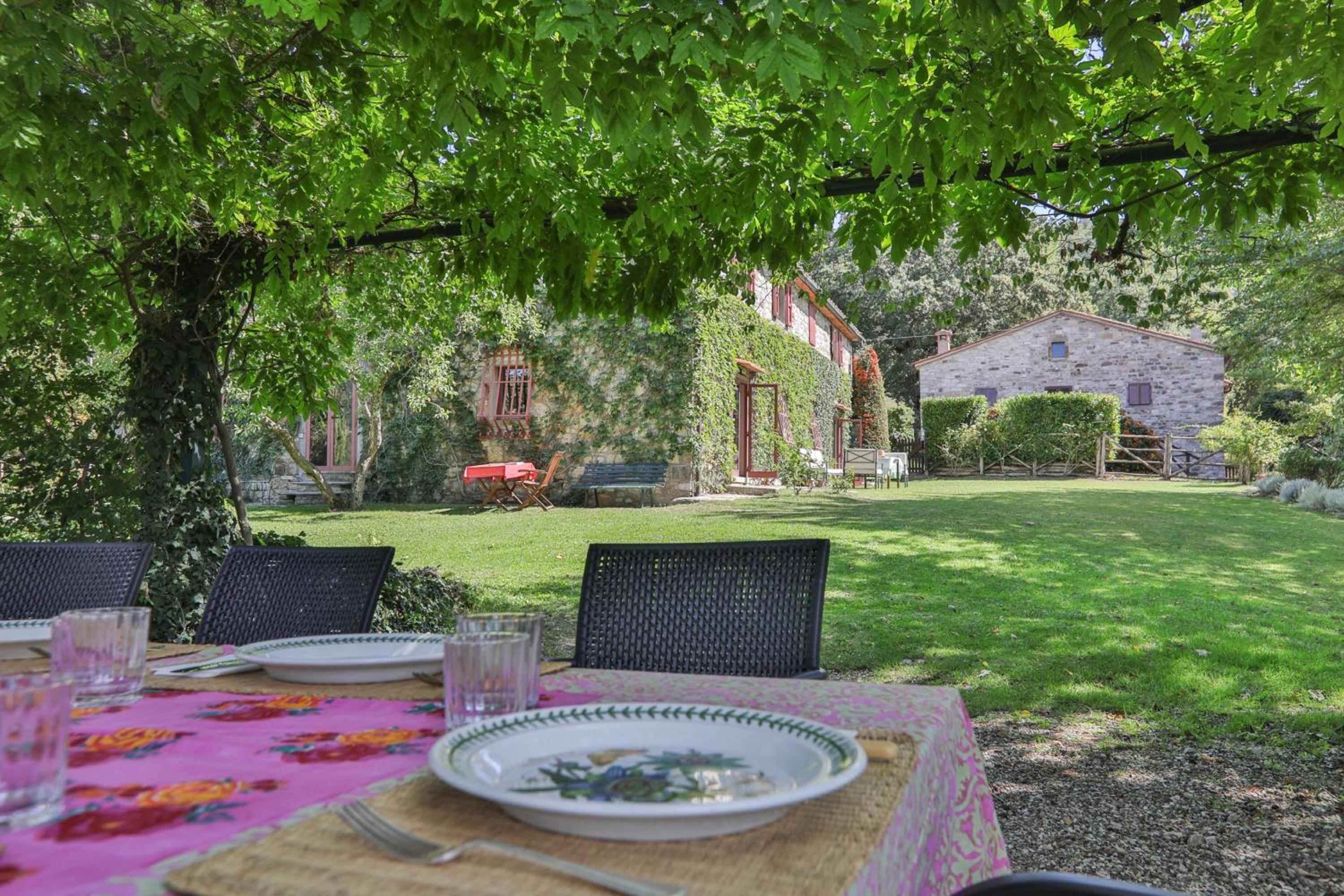 Enchanting Villa in Pieve Santo Stefano with Private Pool view 4