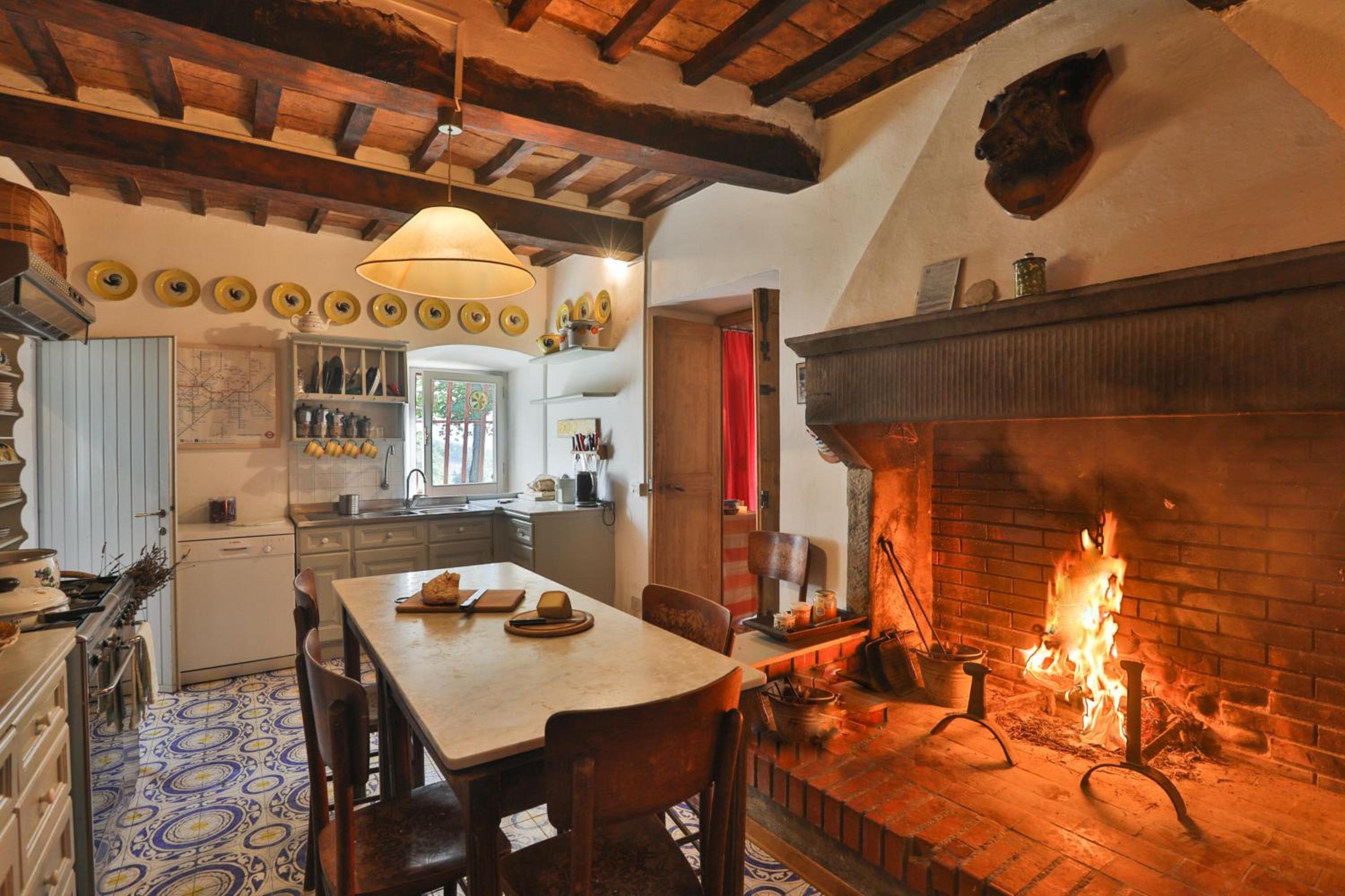 Enchanting Villa in Pieve Santo Stefano with Private Pool view 3
