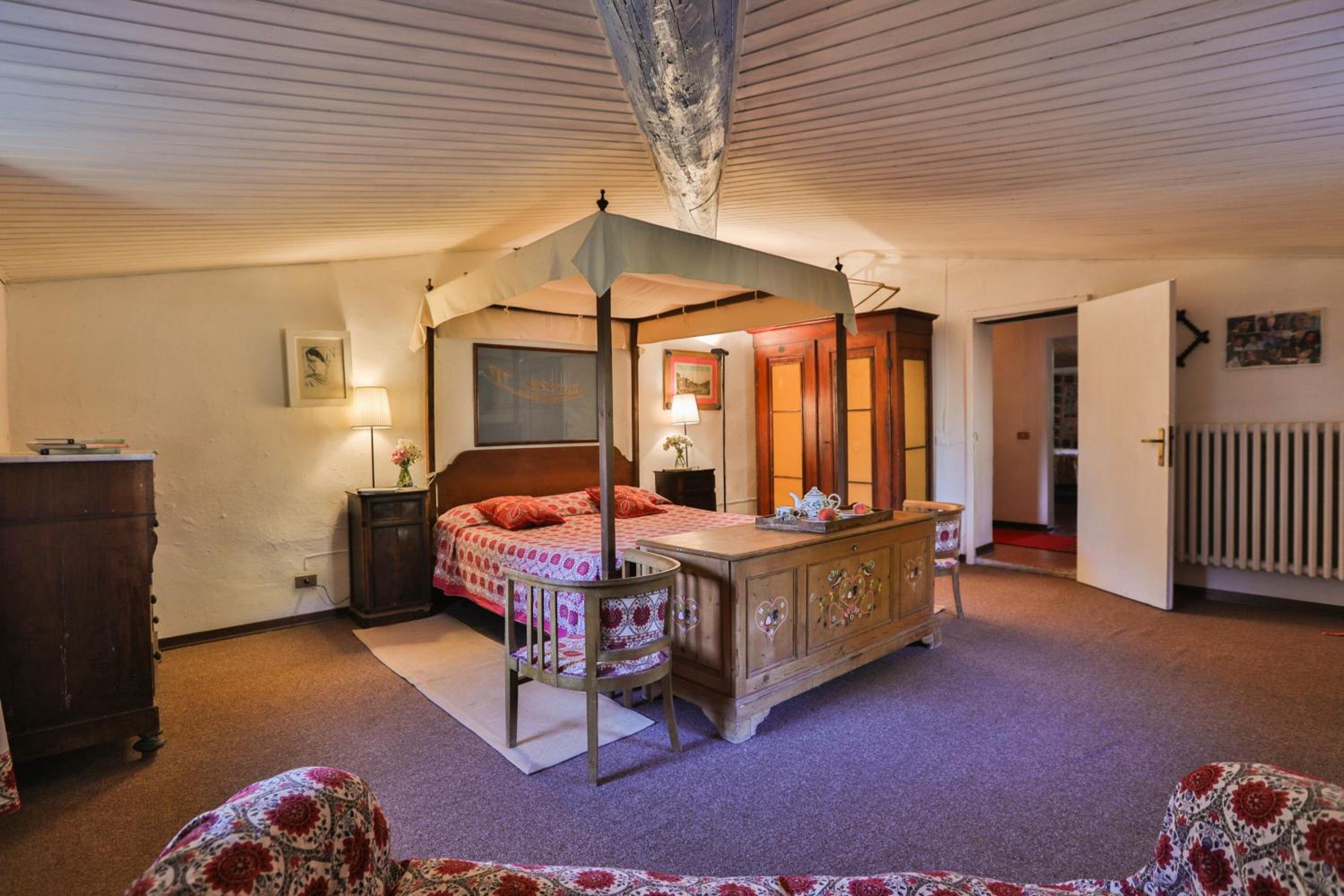 Enchanting Villa in Pieve Santo Stefano with Private Pool view 5