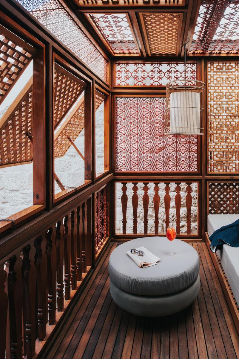 balcony