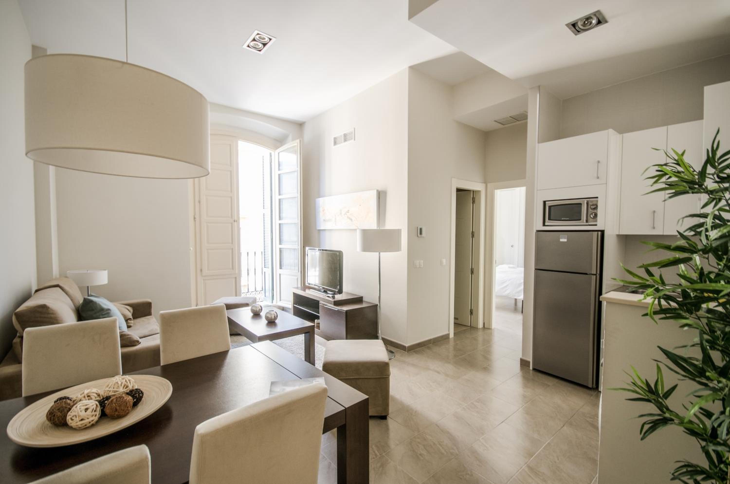 Apartamentos Pinar Málaga Centro - Carretería