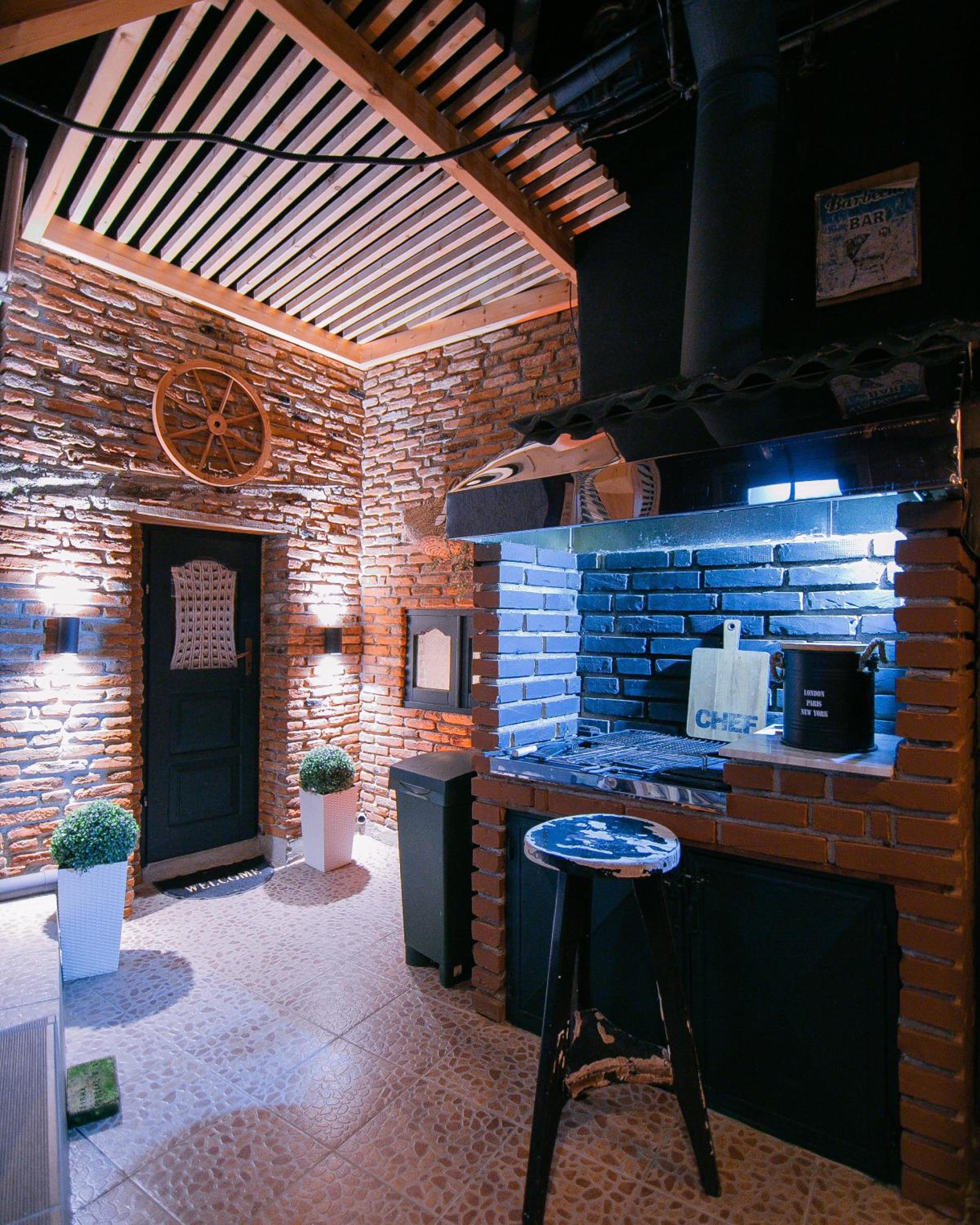 Villa Elezi