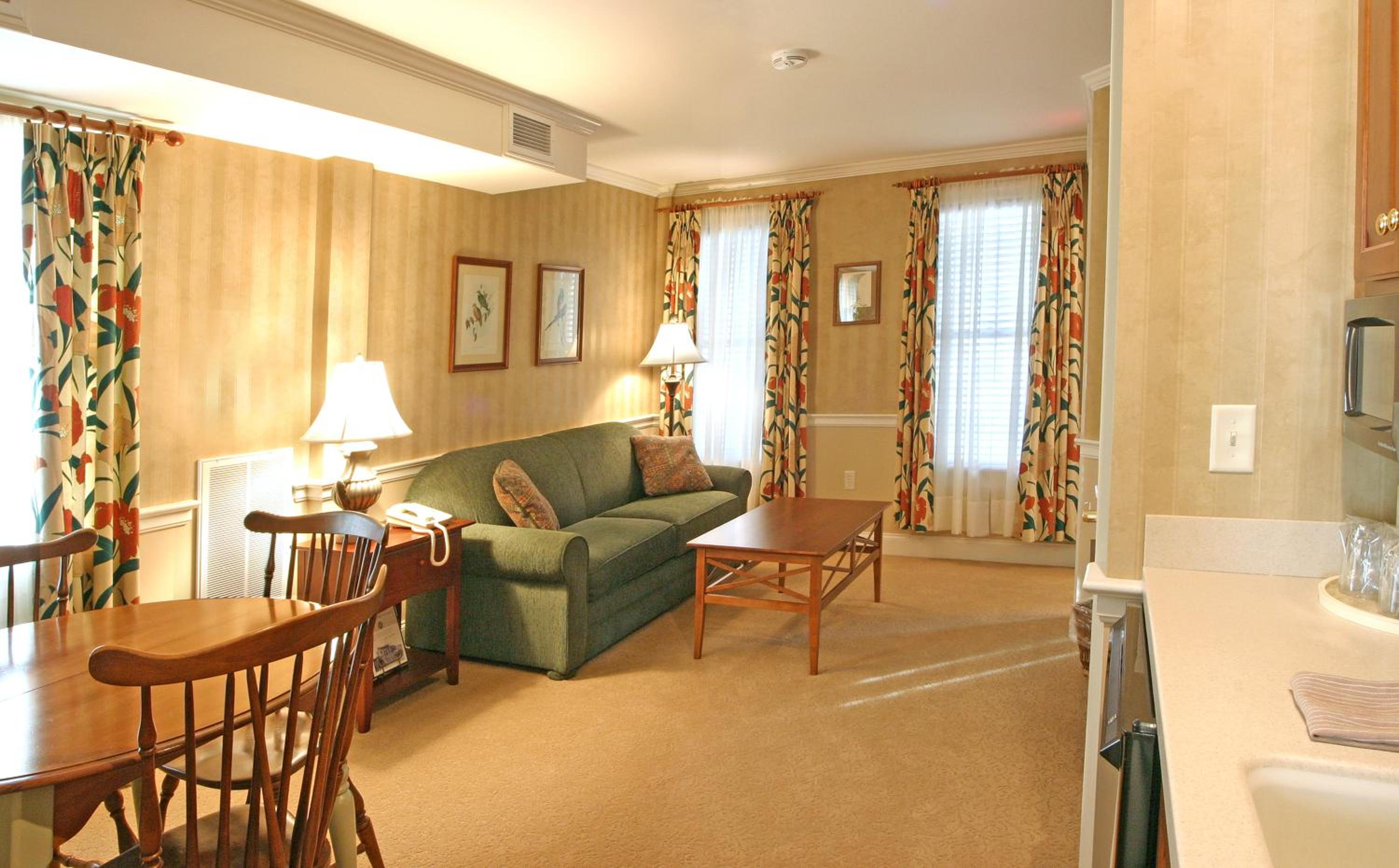 Bird-in-Hand Village Inn & Suites