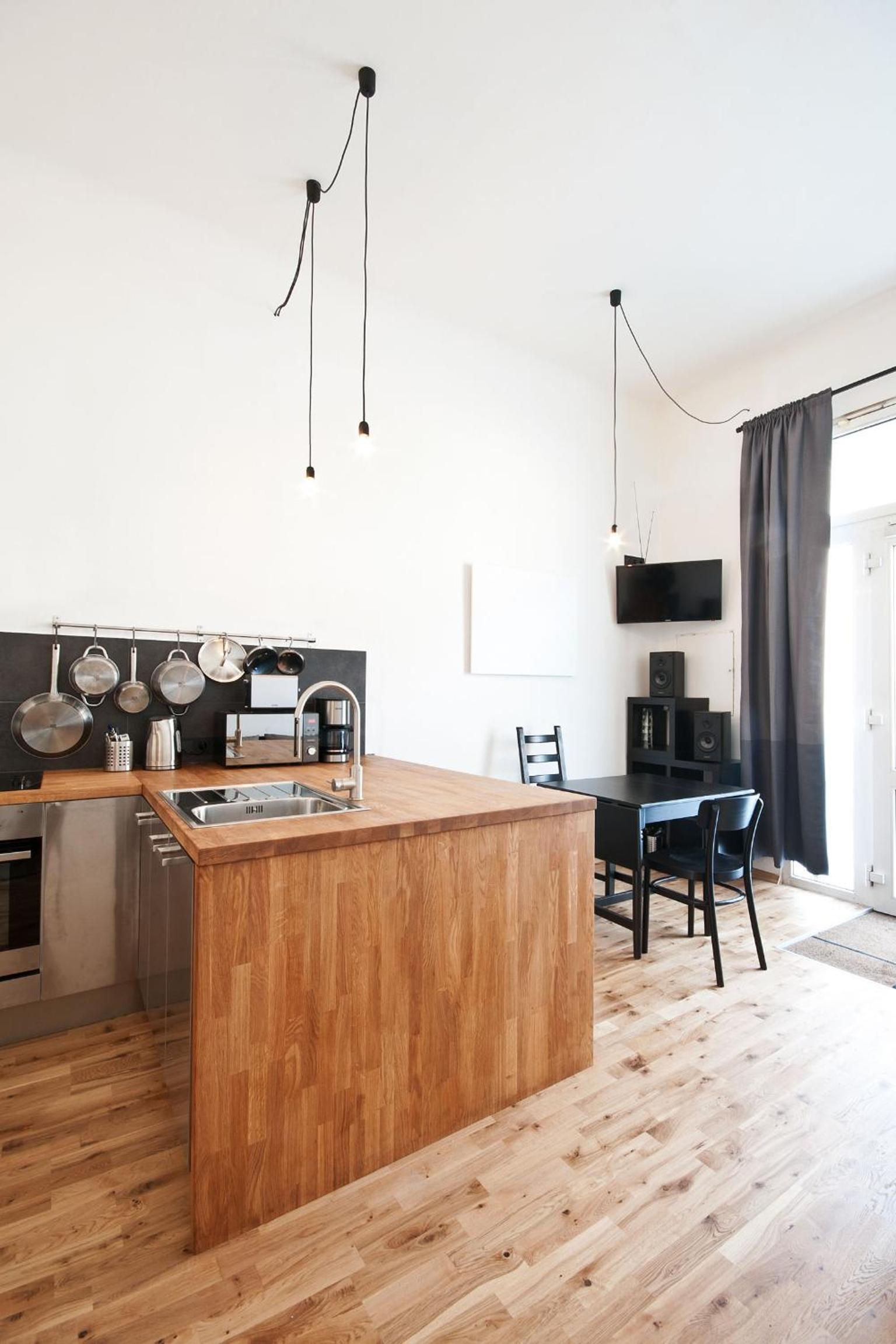 Zentrales & modernes City-Apartment - FREE PARKING & BIKES view 5
