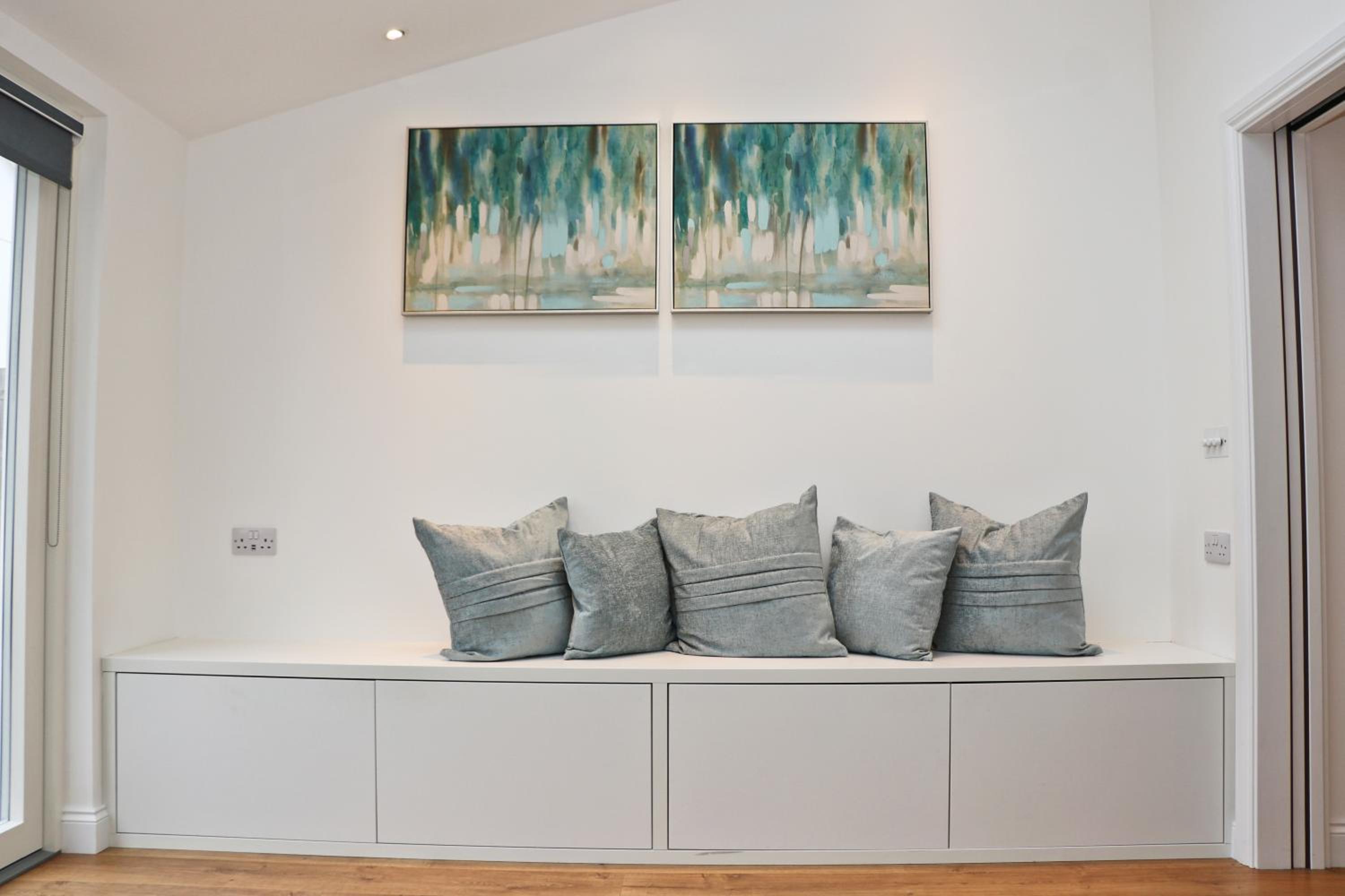 NEAR BEACHES, contemporary home in village centre