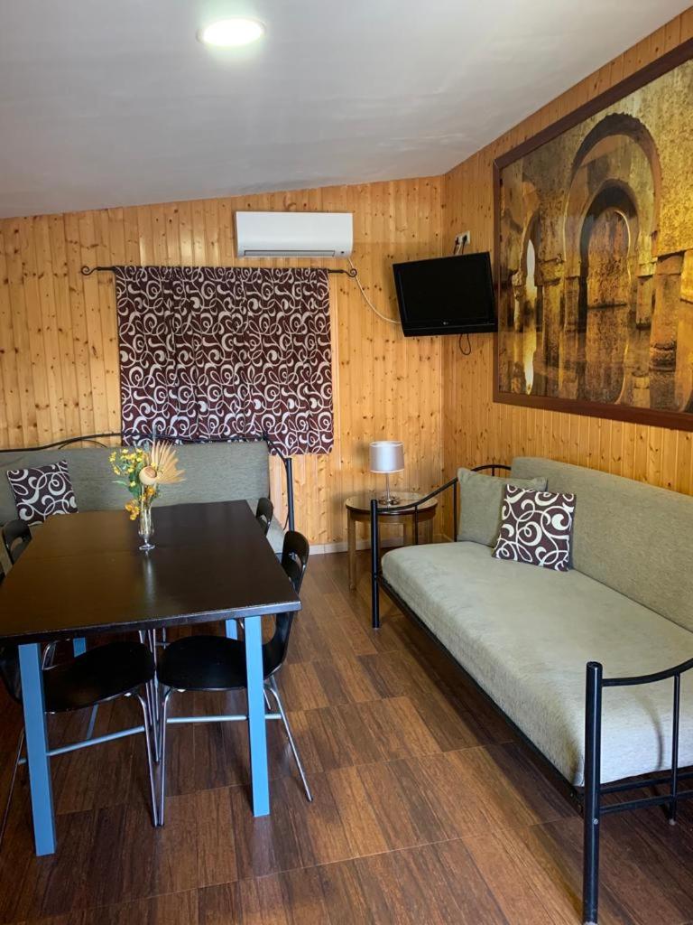 Hostal - Bungalows Camping Cáceres