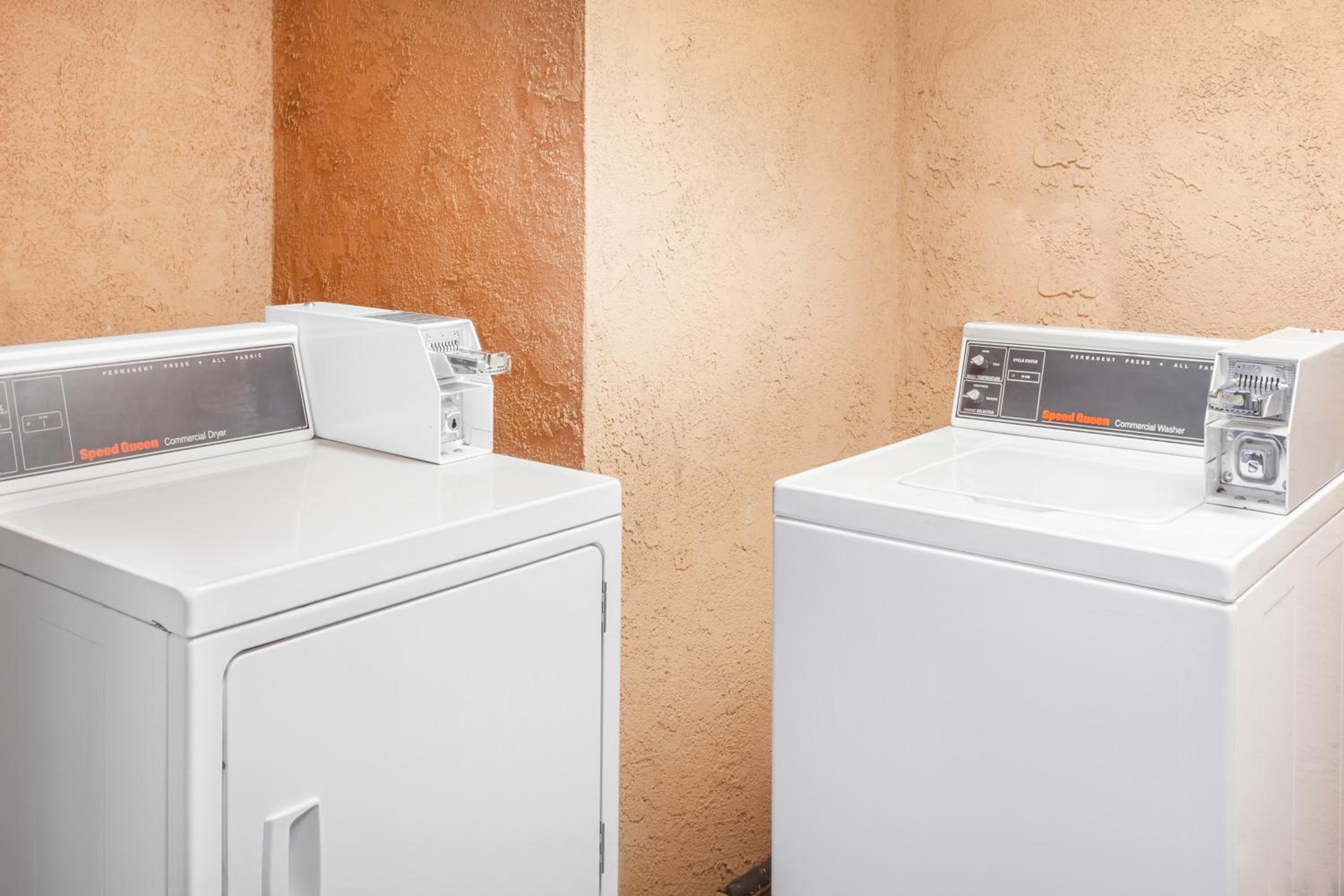 Barstow Vacations - Days Inn by Wyndham Barstow - Property Image 3