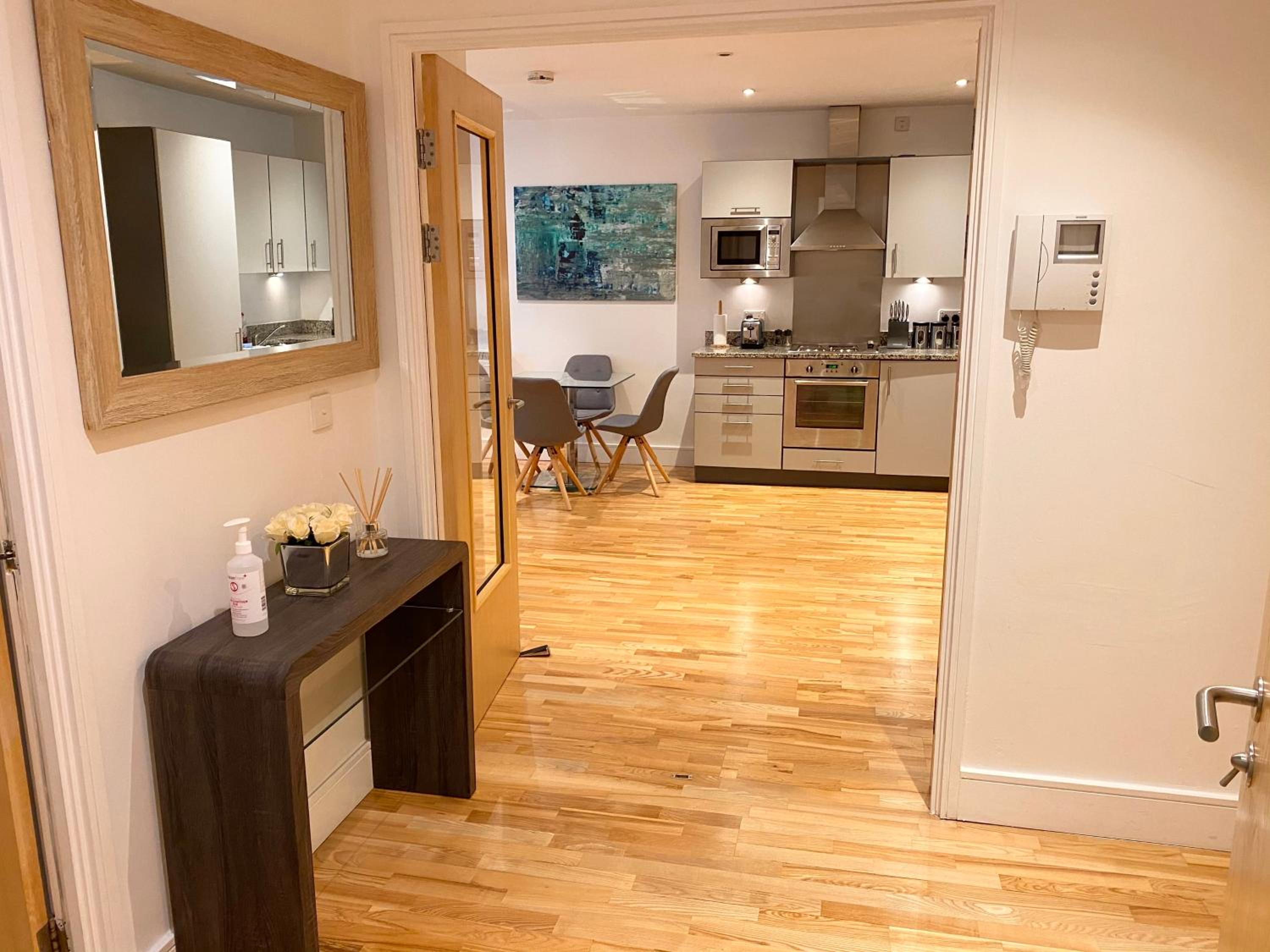 Urban Living's - The Burley Luxury City Apartment view 4